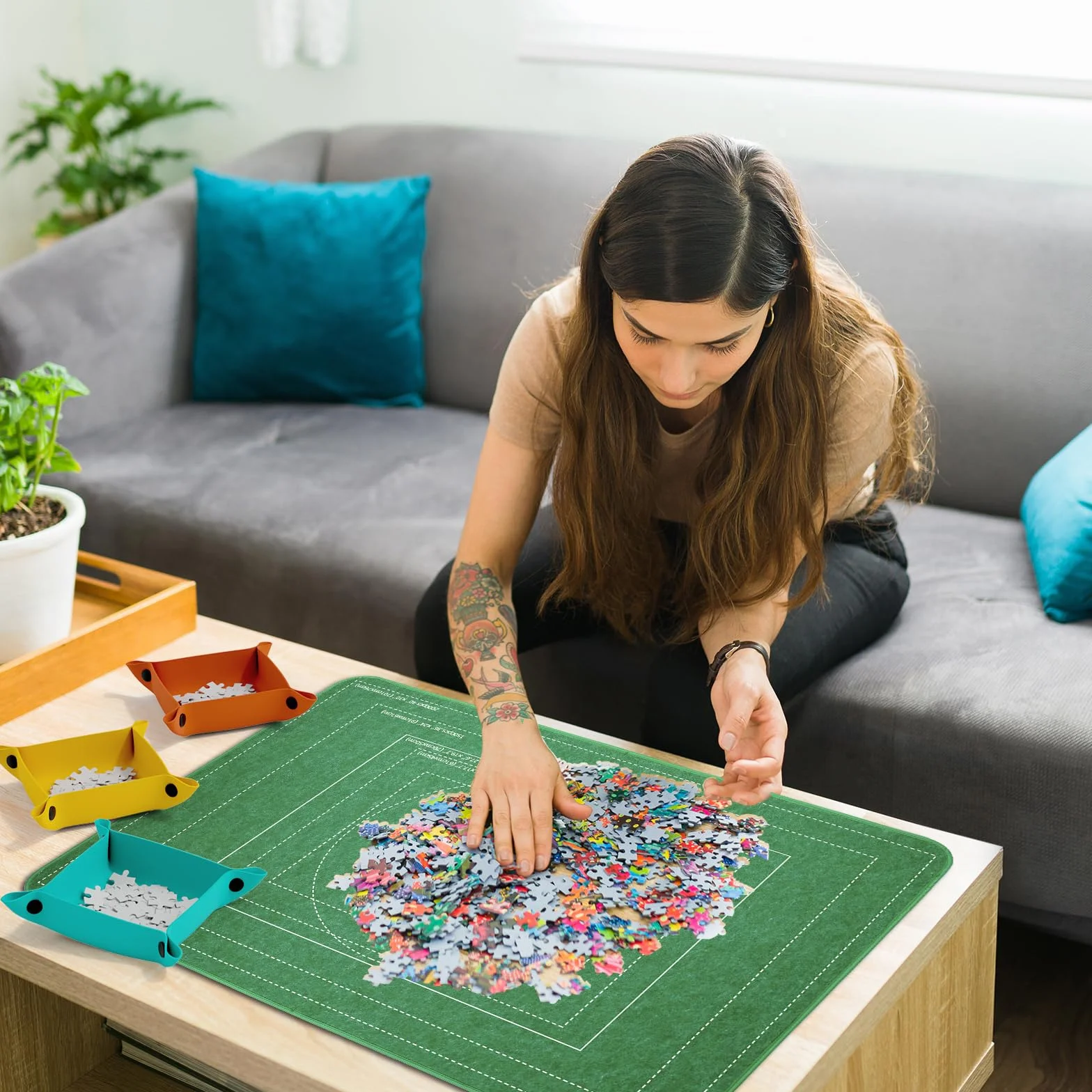 Tablero de Rompecabezas Plegable de 2000 Piezas, Tapete Puzzle Portátil con 8 bandejas Coloridas y Cubierta, Mesa de Puzzle portátil y Ligera de Rompecabezas con líneas auxiliares