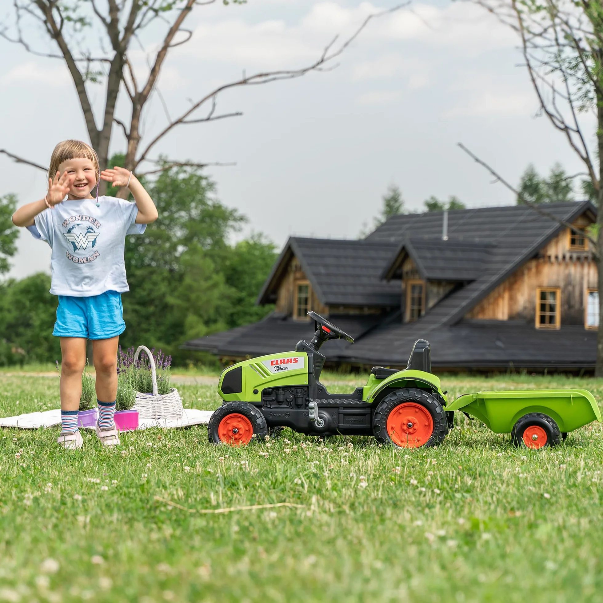 Falk - Tractor de Pedales Claas con Remolque - A Partir de 2 años - Fabricado en Francia - Volante direccional con bocina - 2040A