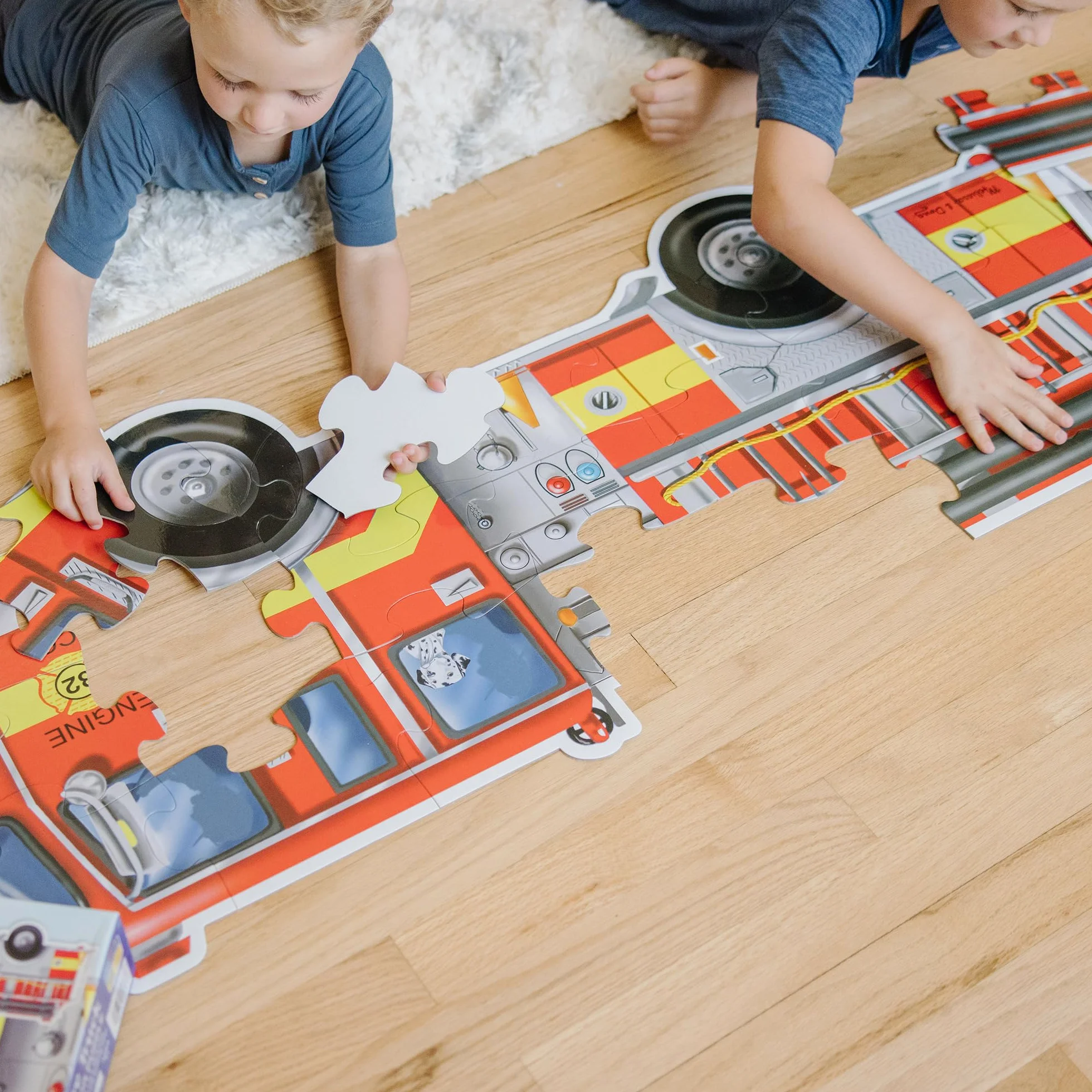 Melissa & Doug - Puzzle de Suelo de Camión de Bomberos Gigante (Superficie fácil de Limpiar, fomenta la coordinación visomotriz, 24 Piezas, 121,92 cm de Largo x 45,72 cm de Ancho)