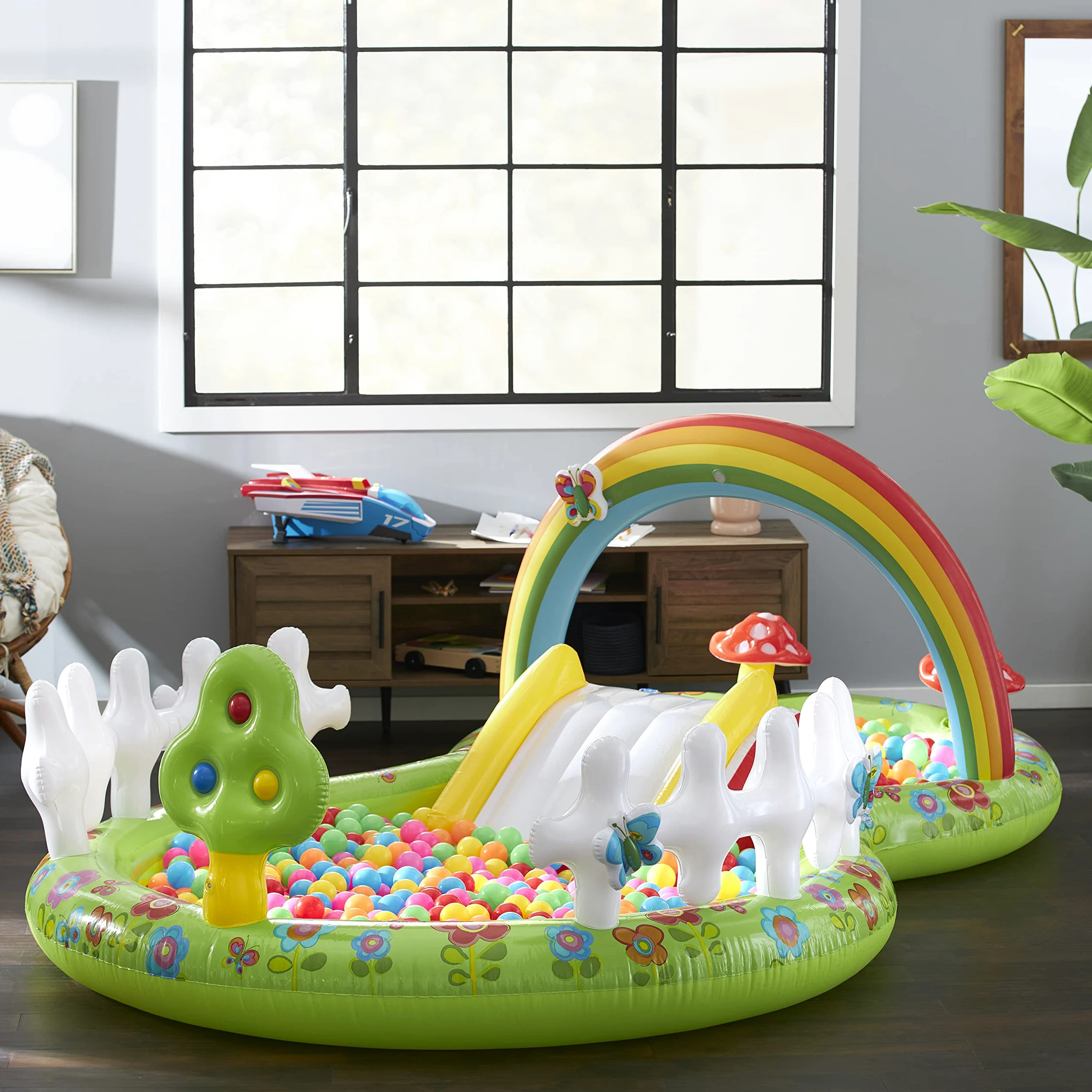 INTEX Piscina Inflable de jardín para niños: Piscina Inflable para niños con rociador de Agua y tobogán – Almohadilla para Salpicaduras – 114 x 71 x 41 Pulgadas – A Partir de 3 años
