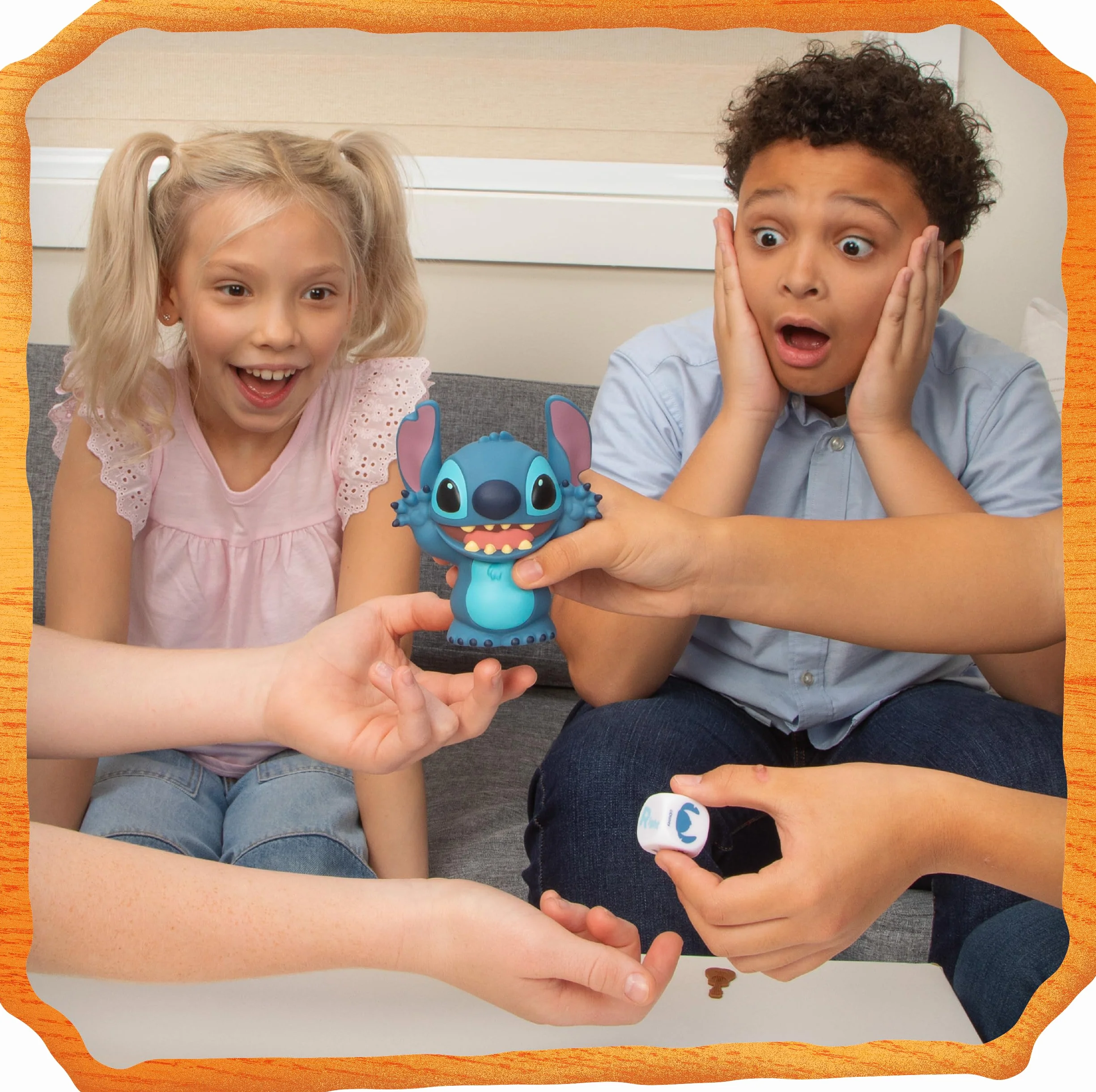 Goliath – Disney Laughing STITCH Game – Juego de Mesa Divertido para Niños 6+ Años – Velocidad & Reflejos – Stitch Electrónico con Sonidos, Dado y Fichas – Para Familia– 2+ Jugadores – Pilas Incluidas