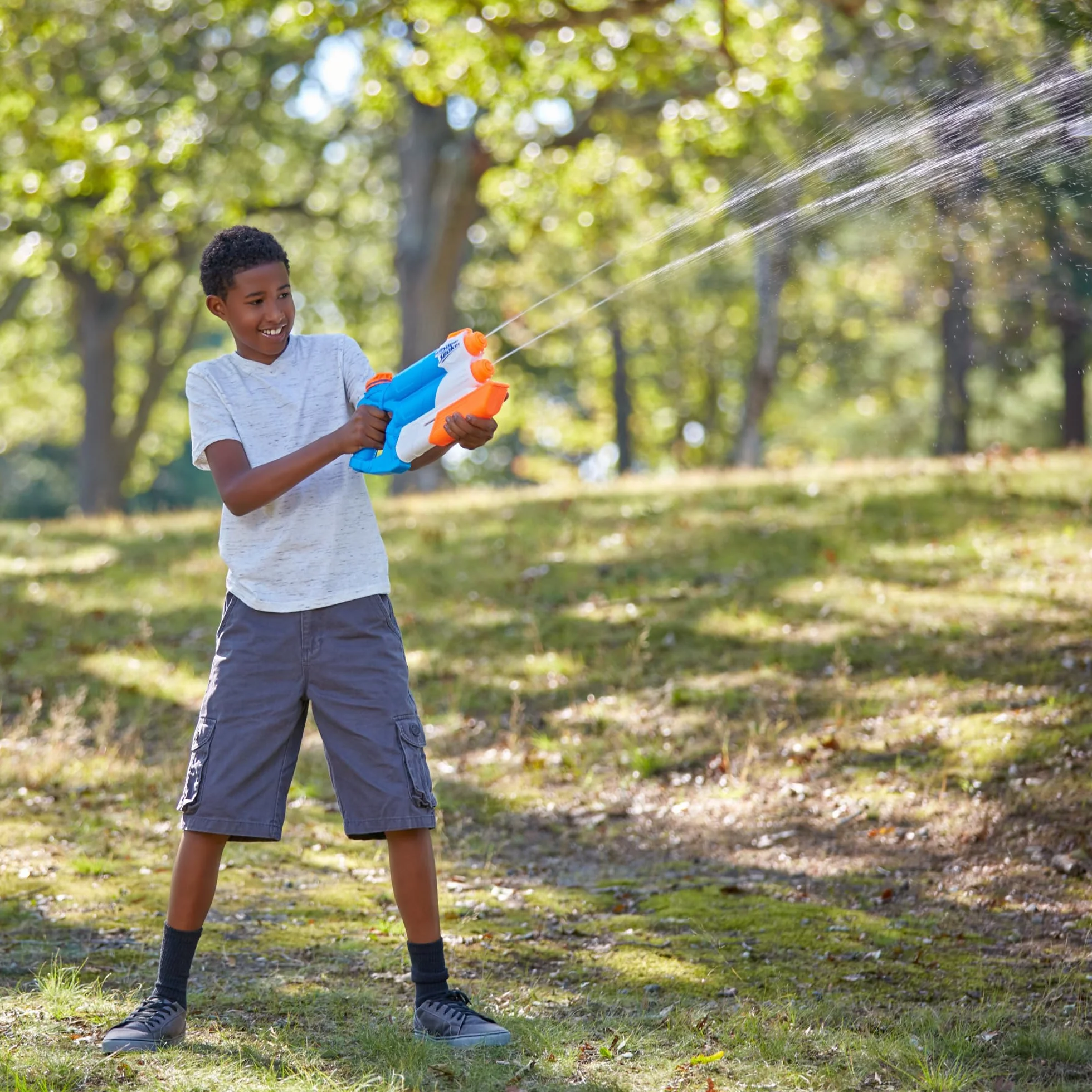 Nerf Super Soaker Twin Tide Lanzador de agua de bombeo 2 cañones Juguete agua al aire libre