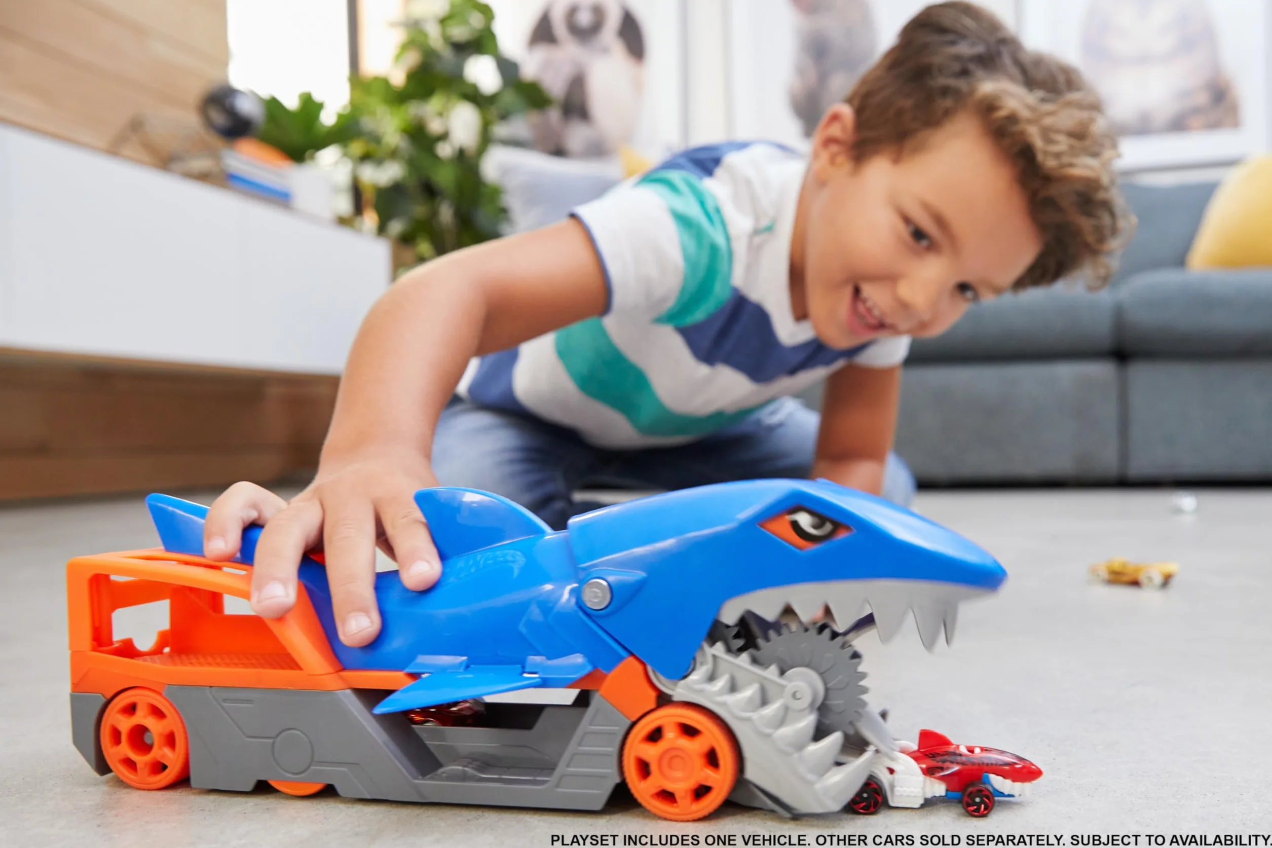 Hot Wheels Tiburón mastica Coches, Guarda y transporta hasta 5 Coches de Juguete Die-Casts (Mattel GVG36)
