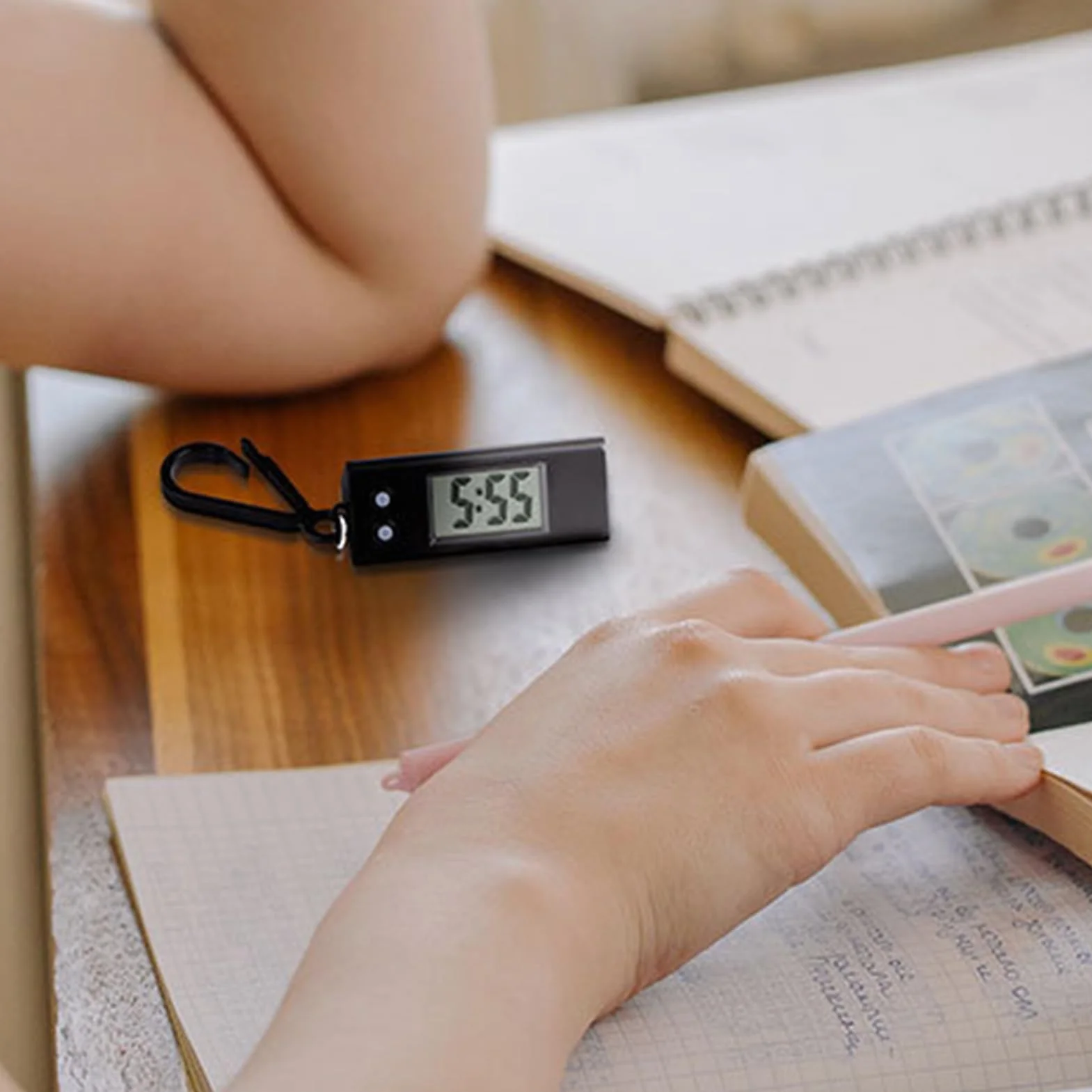 Mini Llavero De Reloj Digital LCD Silencioso Colgante para Estudiantes Y Niños