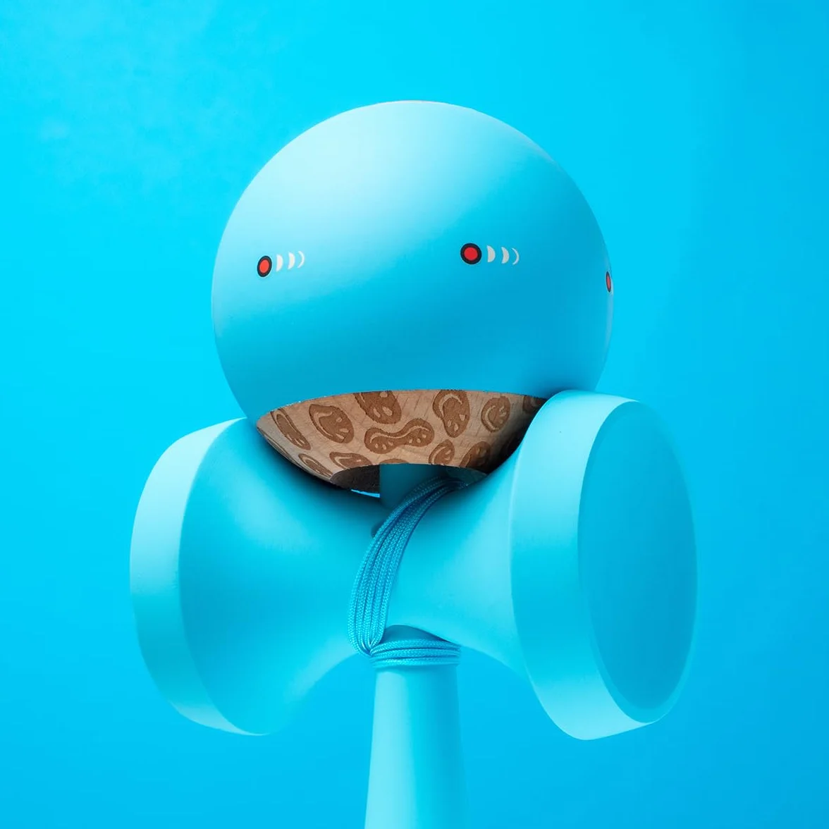 KROM Kendama KOLOR Azul – Kendama con Revestimiento de Goma, 2GOOD Shape, Arce Ken & Haya Tama