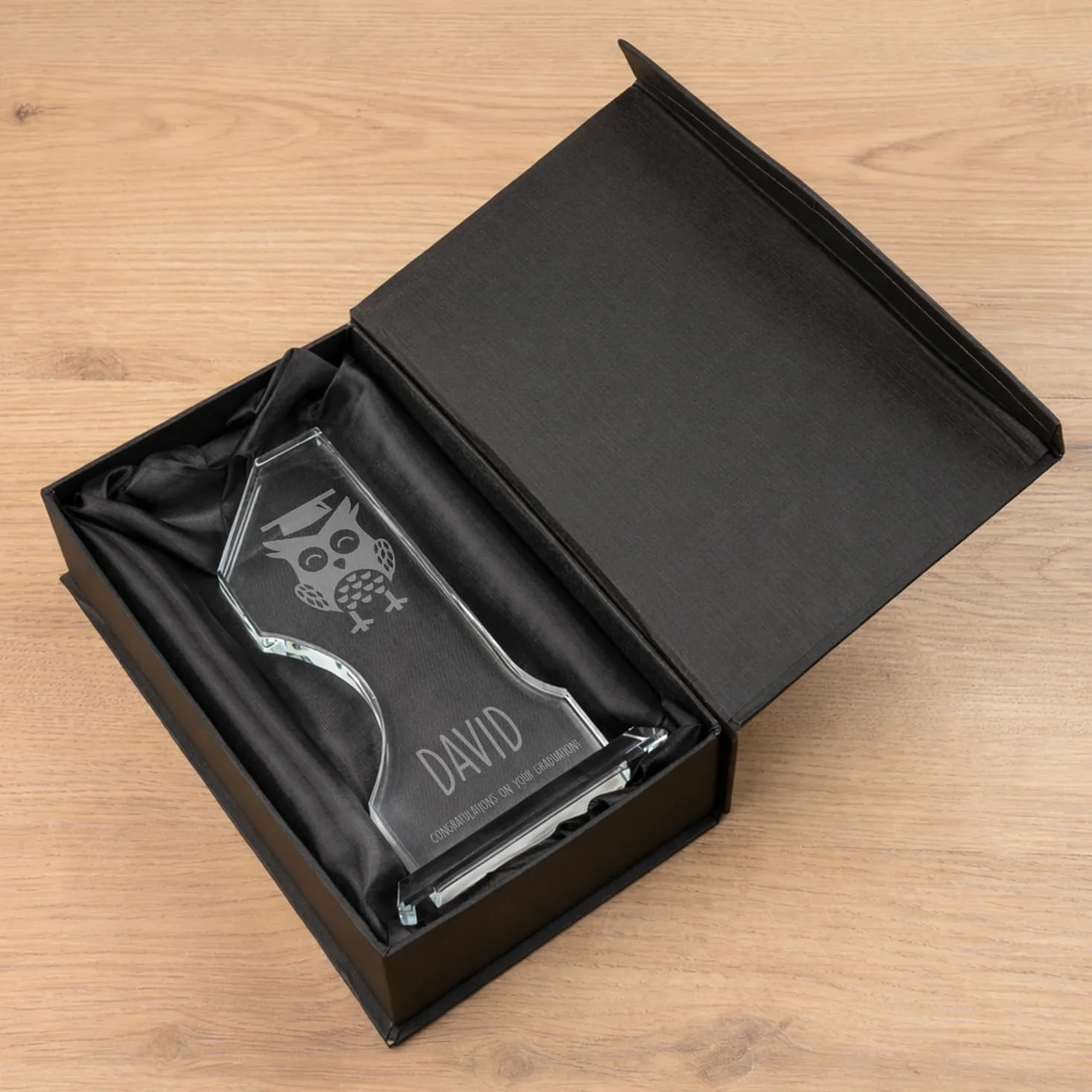 Trofeo Personalizado con Nombre y Texto Cristal Grabado Número 1 Incluye Estuche