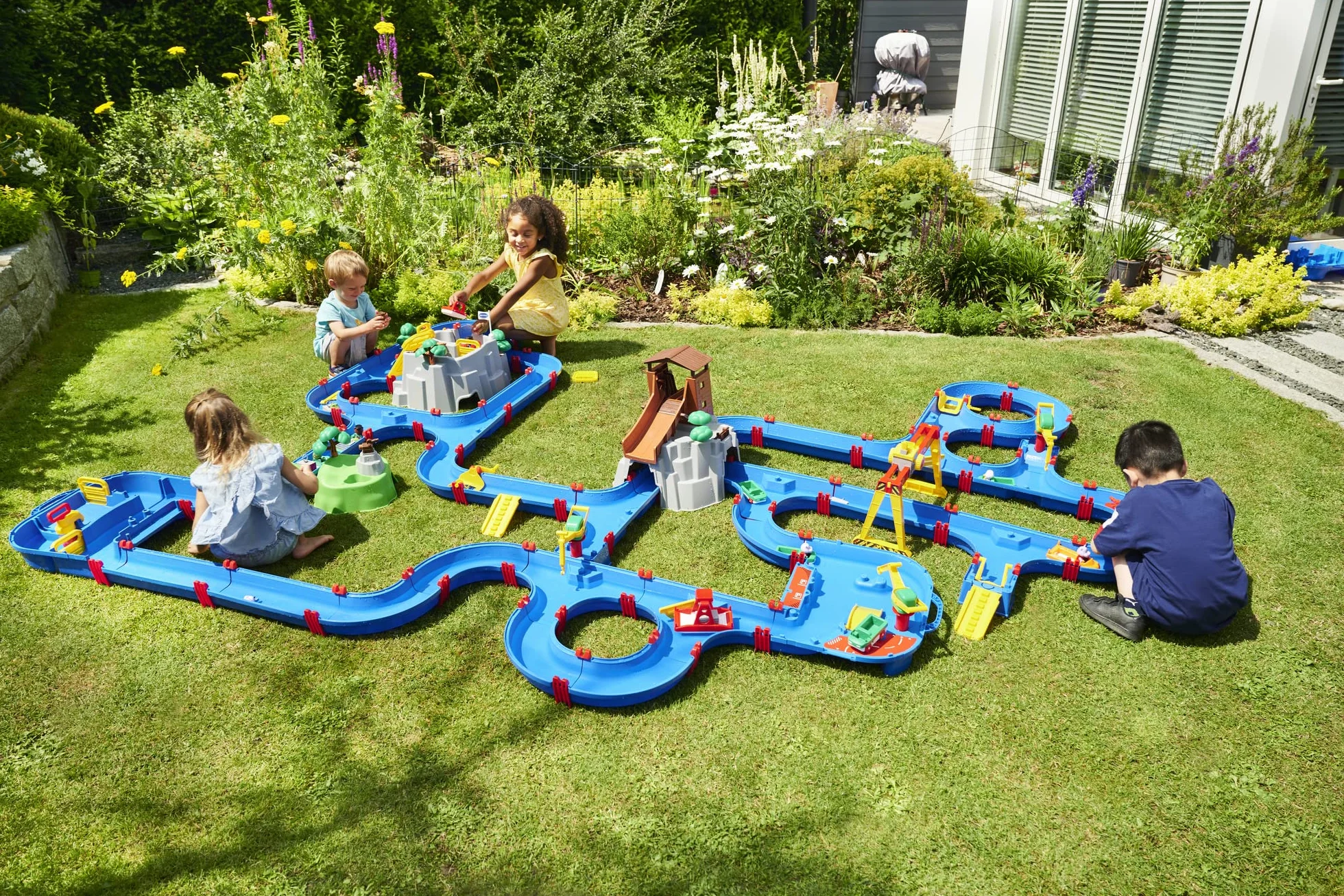 AquaPlay - 8700001501- Circuito de Juego acuático Start Set 21 Piezas - con Barco portacontenedores, vehículo Anfibio y Figura