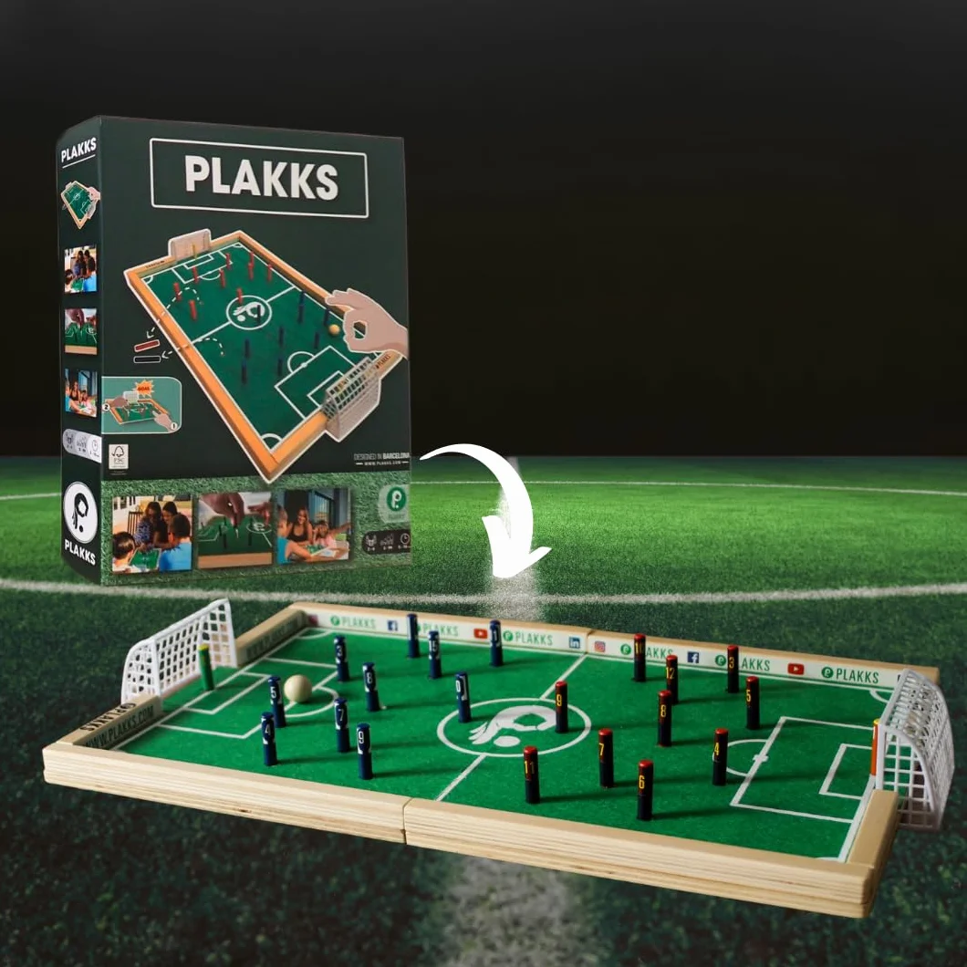 PLAKKS | Juego de Mesa de Fútbol | De 3 a 99 Años | 2 a 4 Jugadores | para Niños y Adultos | Juego de Madera | Juego de Habilidad | para Toda la Familia | Futbolín de Mesa