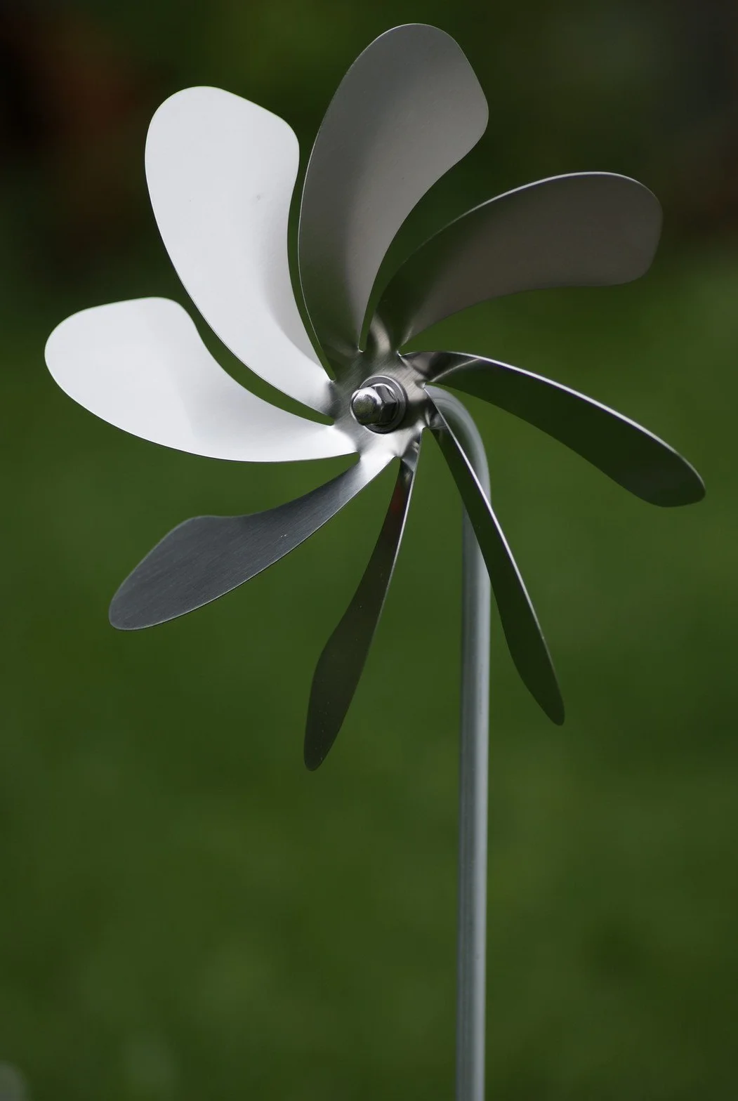 Molinillo de viento Speedy20 de steel4you; modelo A1002, hecho de acero inoxidable, diámetro del rotor de 20 cm, rodamiento de bolas, decoración para jardín, fabricado en Alemania
