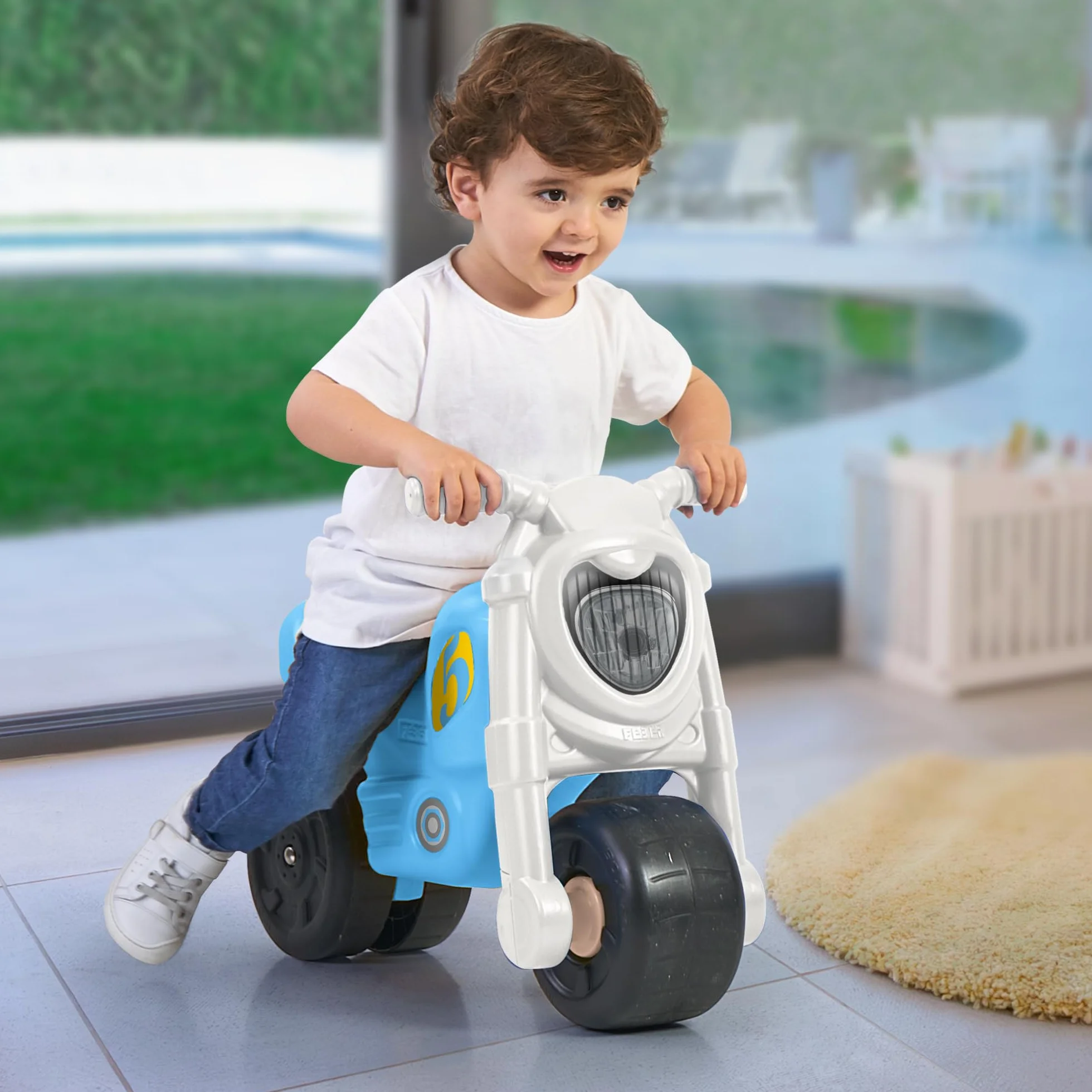 FEBER - Motofeber Dream, Correpasillos con Forma de Moto y con Pegatinas Divertidas, Estable y Seguro, Desarrollo niños y niñas de 18 Meses a 3 años, Famosa (FED39000)