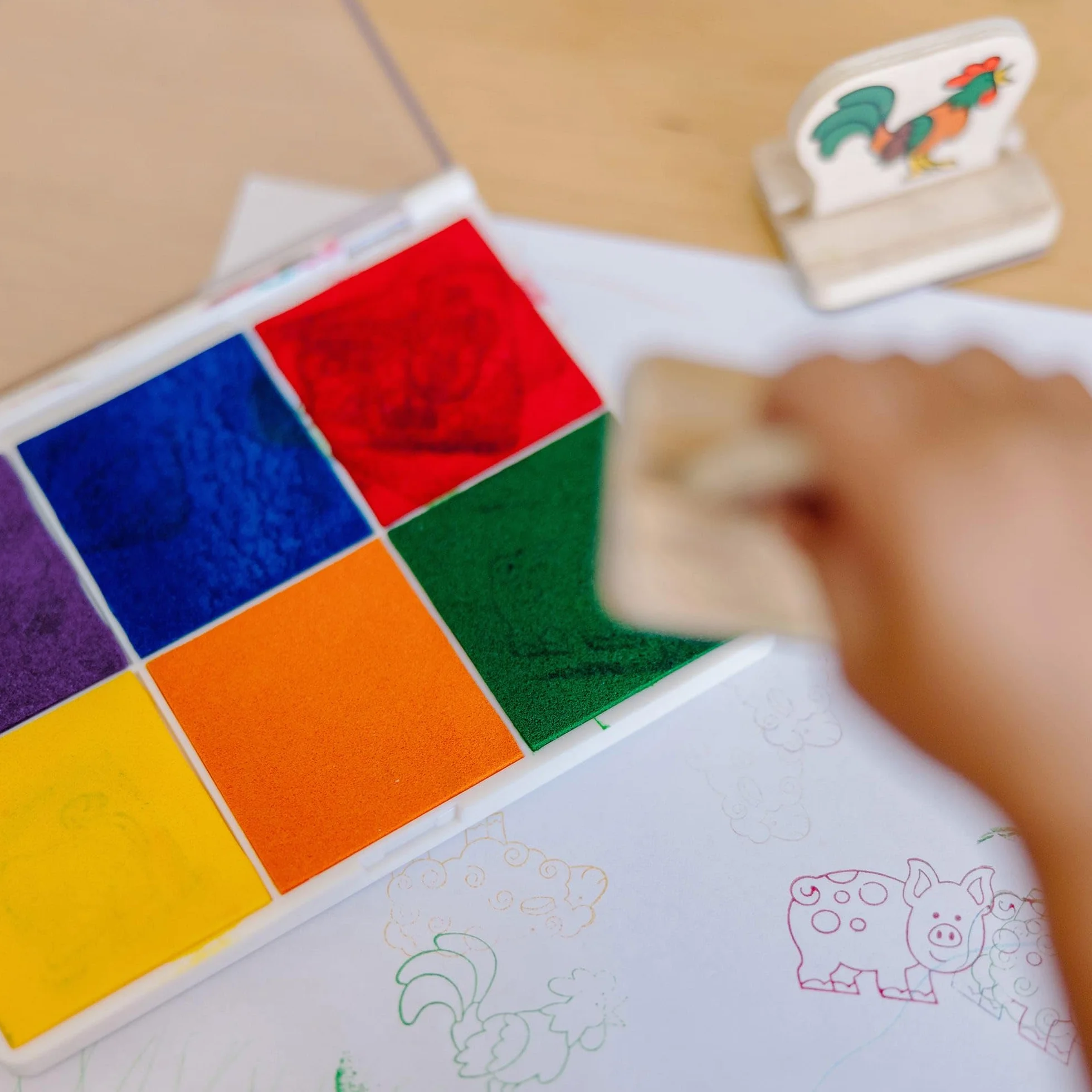 Melissa & Doug Almohadilla de tinta para estampar, Tinta lavable multicolor para sellos, Juguete creativo, Actividades creativas, Juego creativo para niños y niñas de 3 4 5 6 7 años