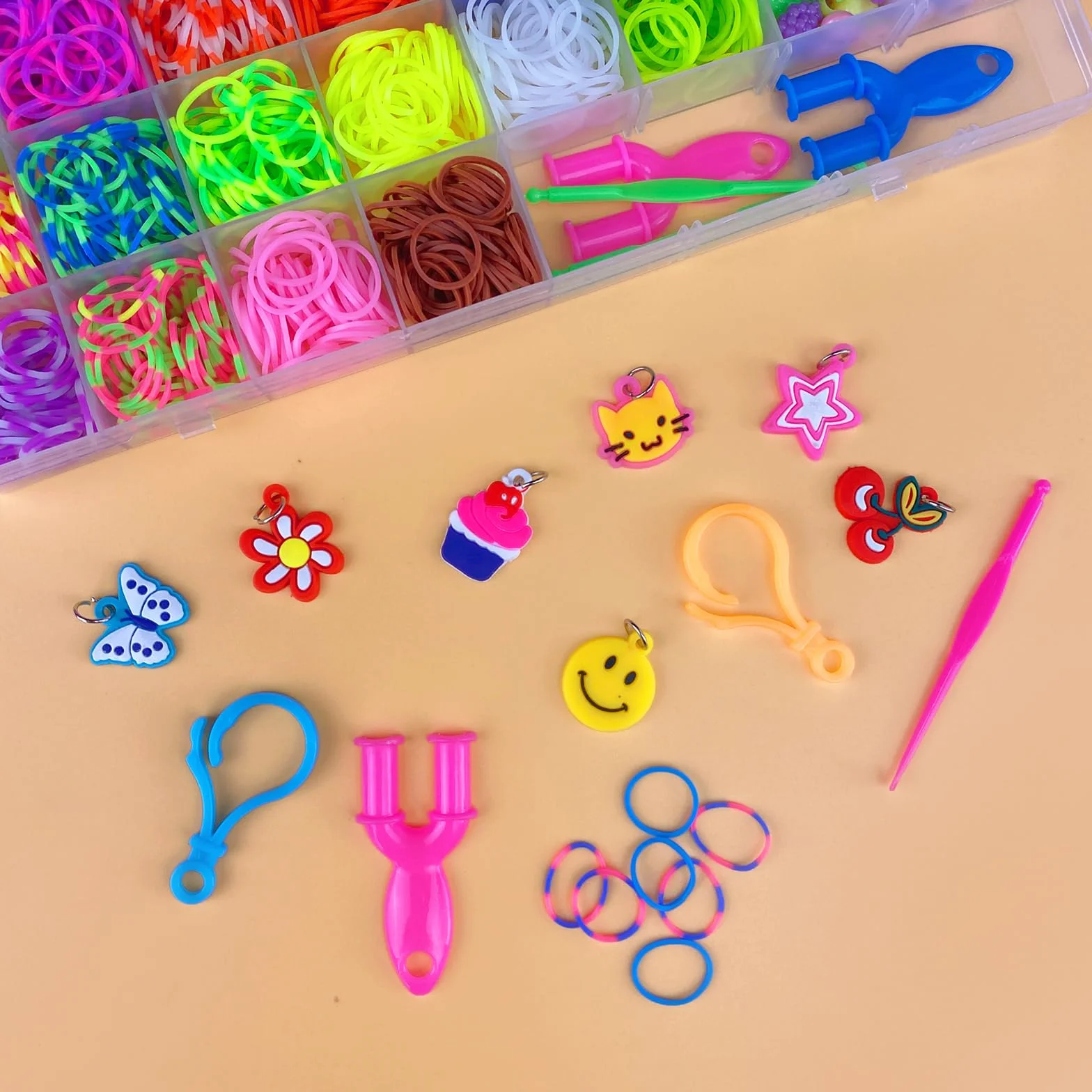 Gomas Para Hacer Pulseras Jsdoin 2700+ 40 Rejilla Gomas Elásticas Plásticas kit 30 Colores para Niños de Anillos y Collares de Bricolaje goma de telar con clips, cuentas y otros accesorios