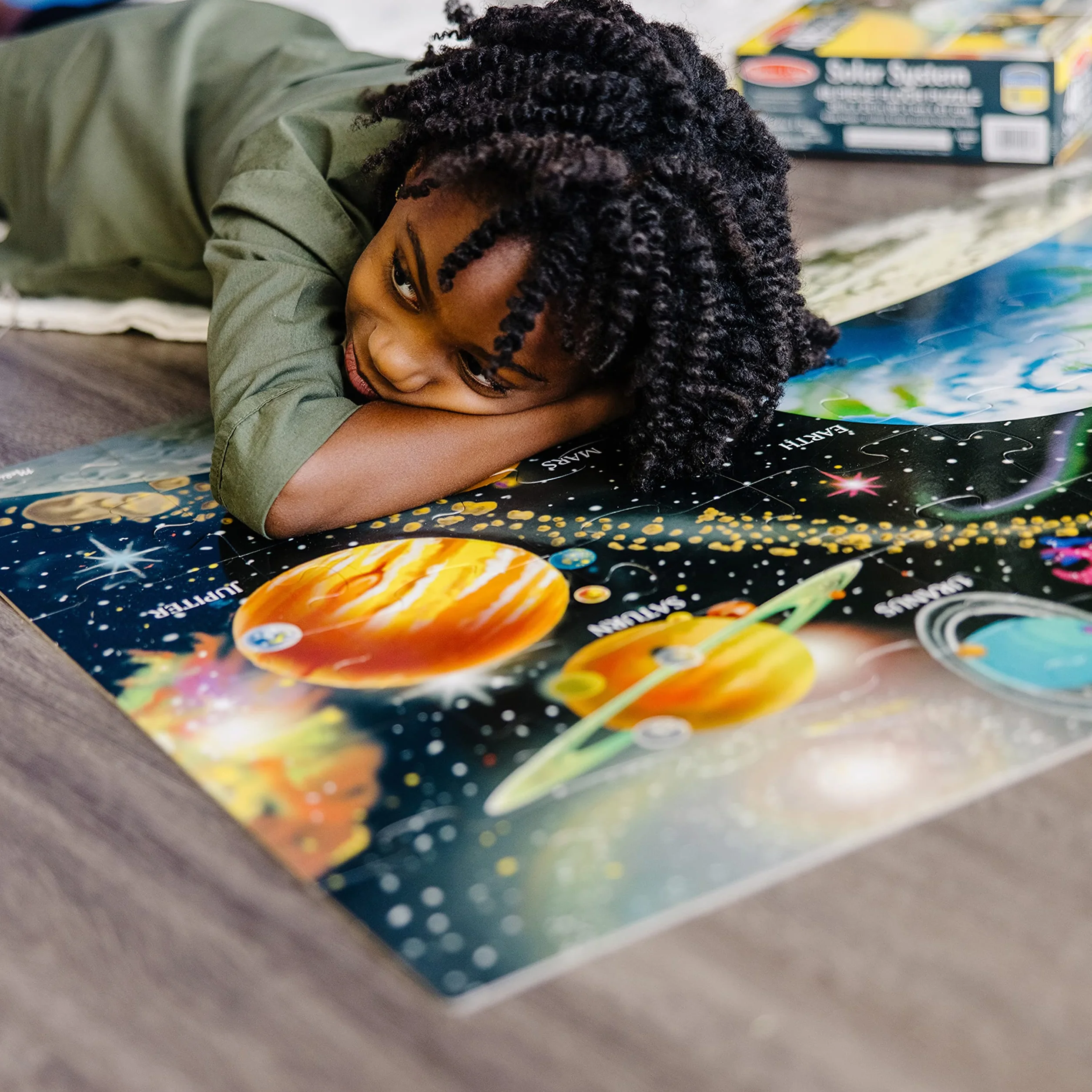 Melissa & Doug - Puzzle de Suelo del Sistema Solar, Superficie fácil de Limpiar, 48 Piezas, 91 cm x 60 cm, niñas y niños, Ideal para Edades de 3-6 años - Certificados FSC