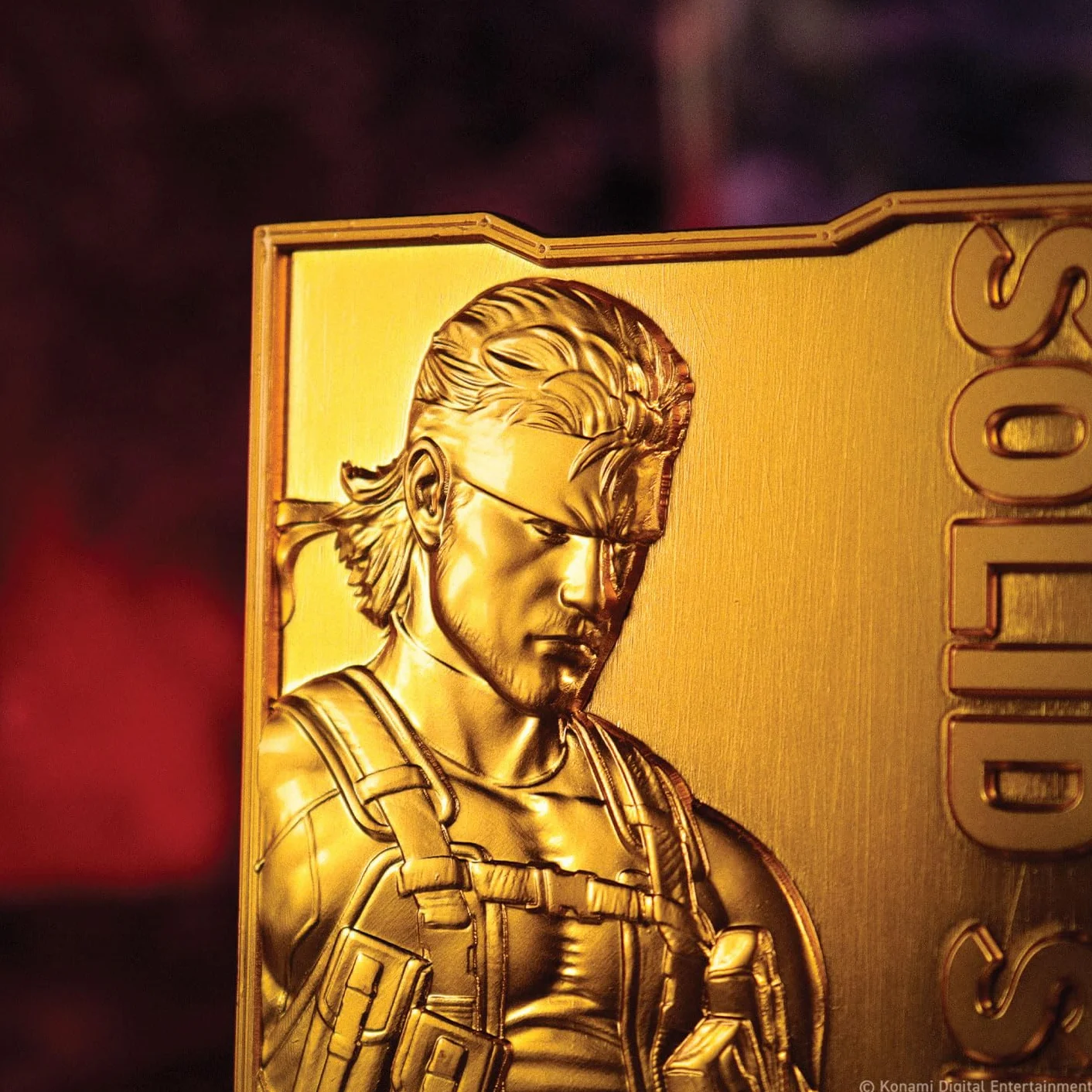 FaNaTtik Metal Gear Solid 2 - Lingote de serpiente sólido chapado en oro de 24 quilates, con licencia oficial y edición limitada coleccionable (2.001 en todo el mundo) con numeración individual