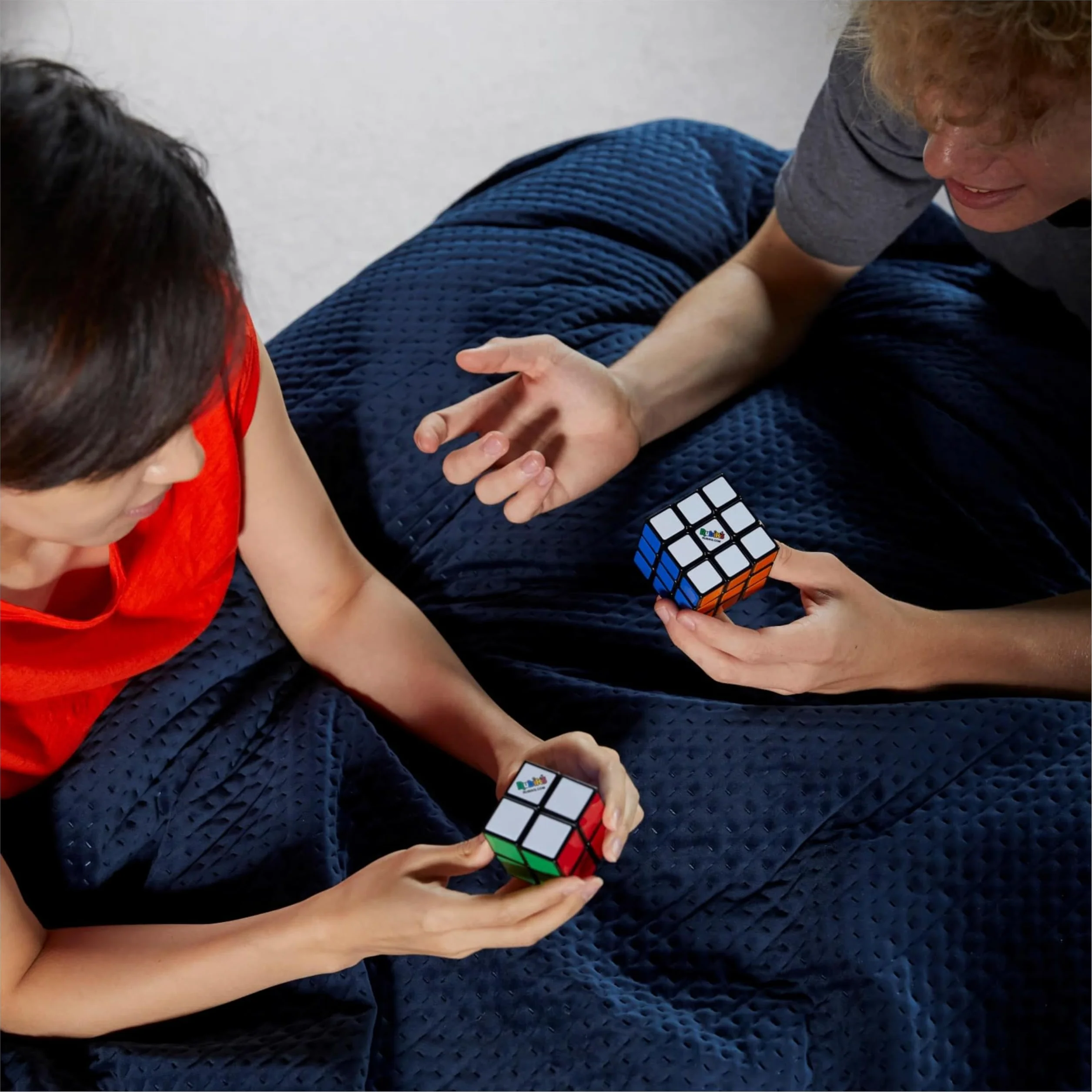 Rubiks - Pack Duo Cubo Rubik - Juego de Rompecabezas 3x3 y versión Mini 2x2 - Cubo Mágico para Desafiar la Mente - Juguetes Niños 8 Años +