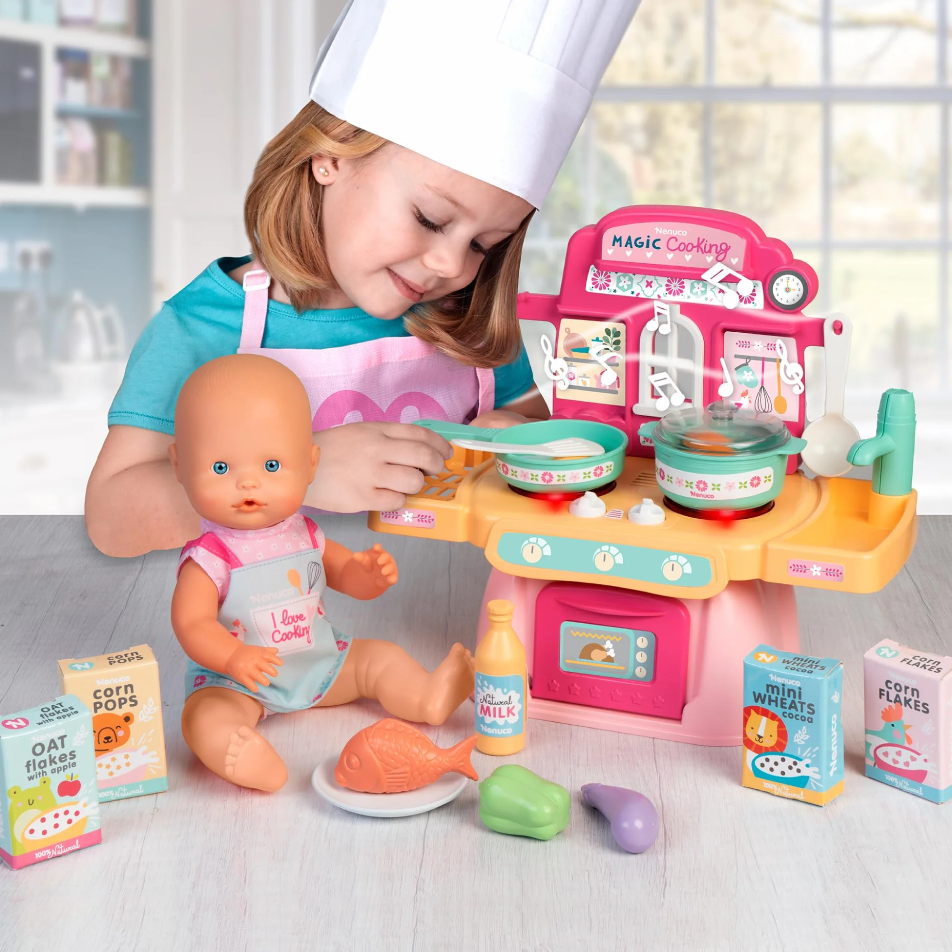 Nenuco - Cocinita Mágica, Muñeco de 30 cm con Cuerpo Duro, Incluye +10 Accesorios para Cocinar y Emplatar, Cocinita con Luces y Sonidos de Hervir y Freír, Delantal Personalizado, Famosa (NFNE3000)