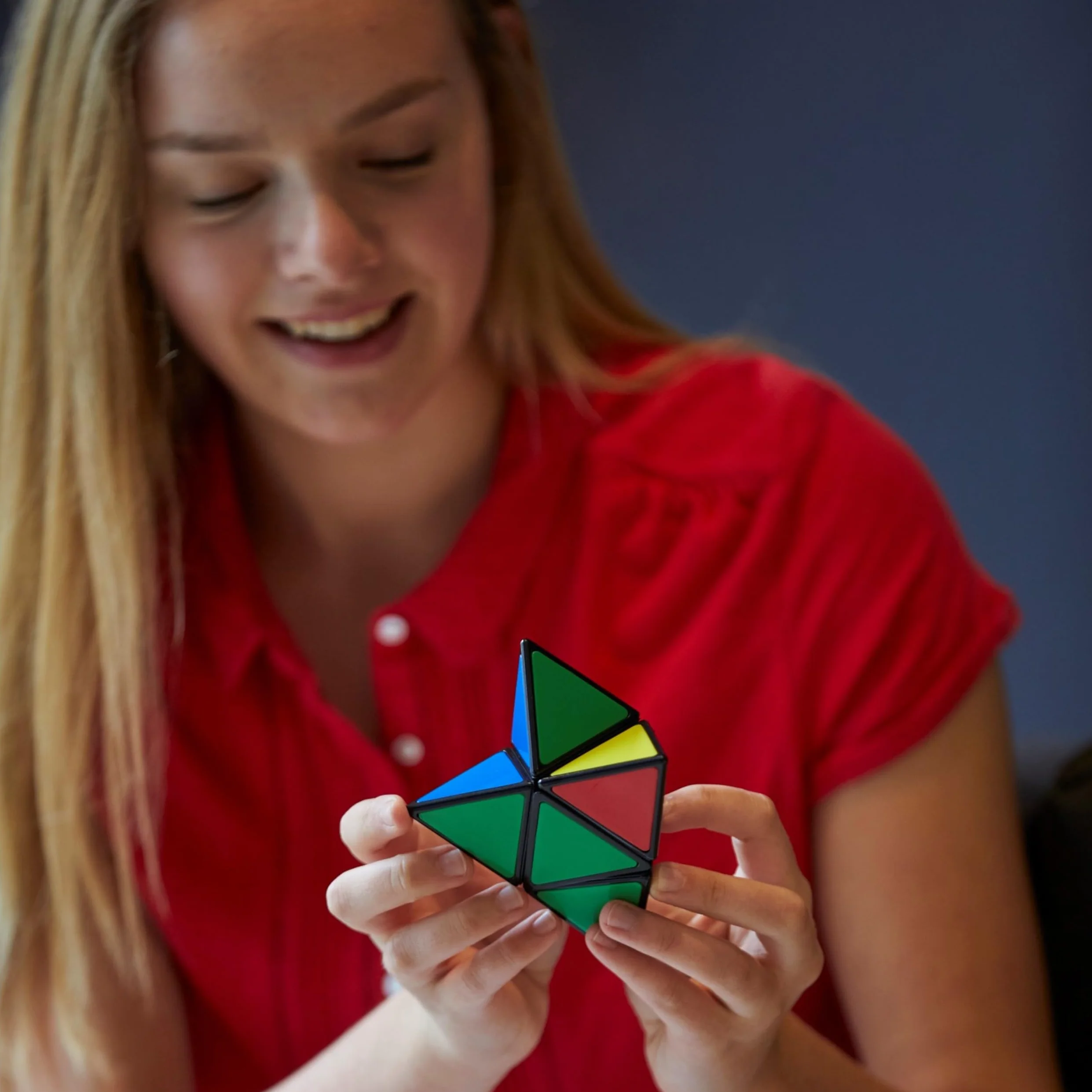 Rubiks - Cubo De Rubik Pirámide - Rompecabezas Adultos Y Rompecabezas Niños | Rubik Cube De Bolsillo para Desafiar La Mente | Regalo Niño 8 Años O Más | Juegos Niños 8 Años