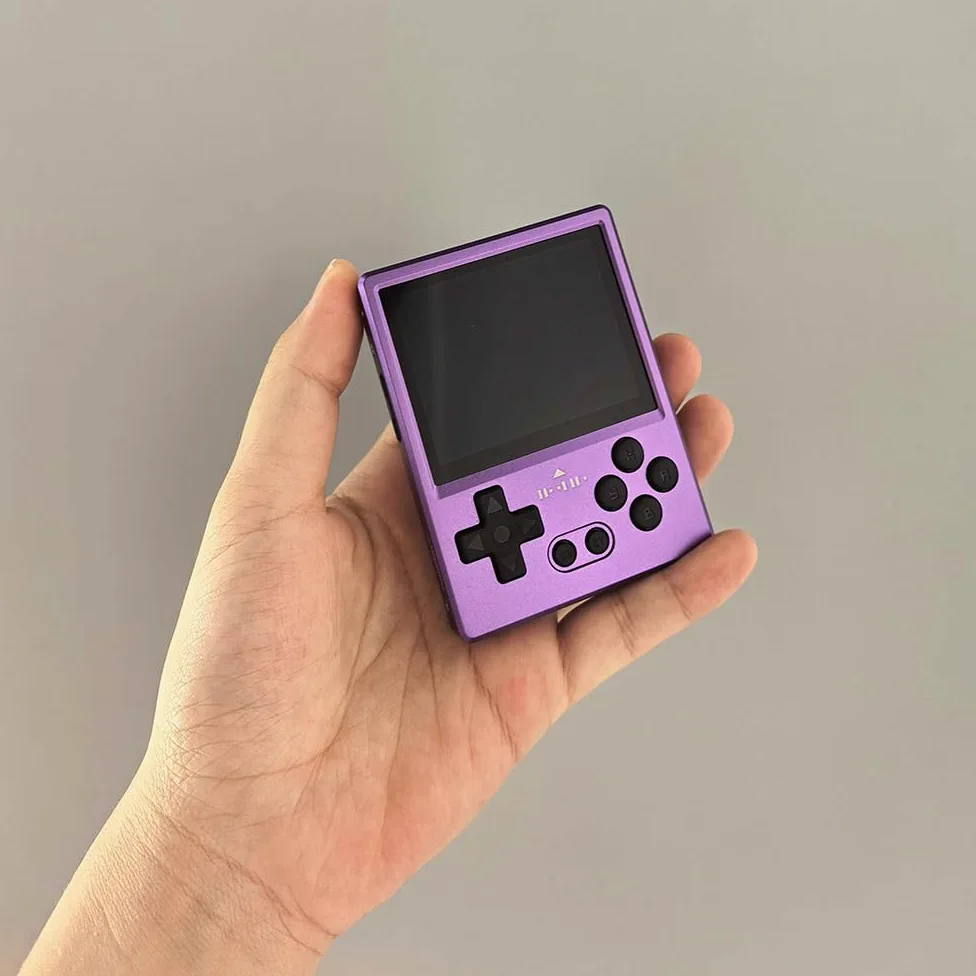 GKD Pixel 2 - Reproductor de juegos retro de metal, portátil, mini bolsillo, preinstalado, con tarjeta TF de 64 GB, batería de 1800 mAh, pantalla IPS de 2.4 pulgadas, consola de cuerpo de aluminio,