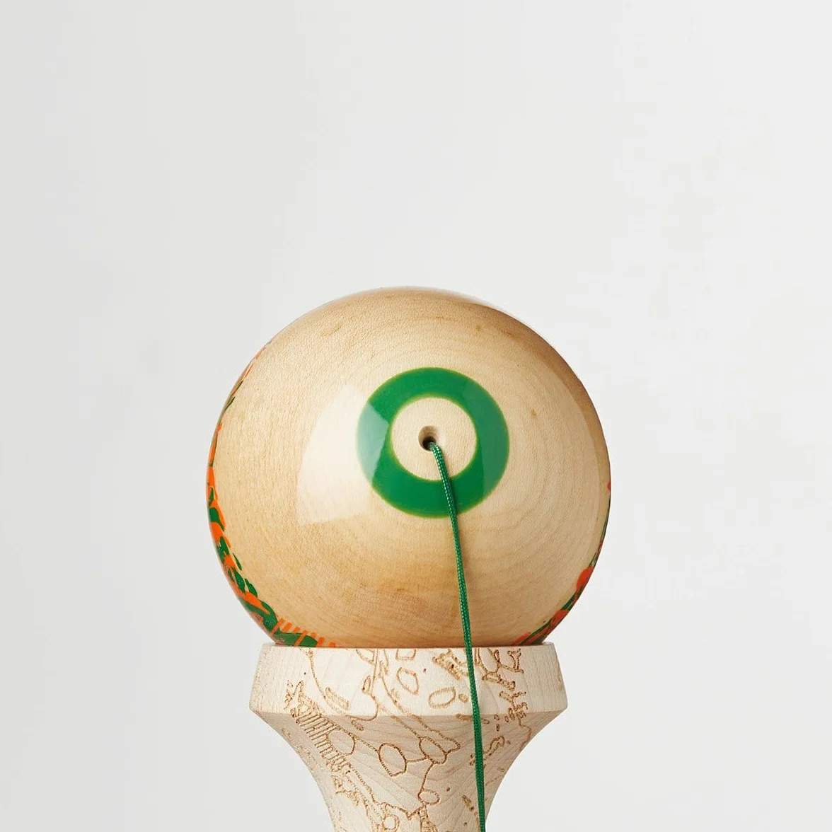 KROM Kendama Unity Equilibrium – de Madera de Arce para Principiantes y avanzados – Juego de Habilidad para Exteriores e Interiores – Juguete de Madera con Cuerda y Pelota – Kendama Skilltoy – Juego
