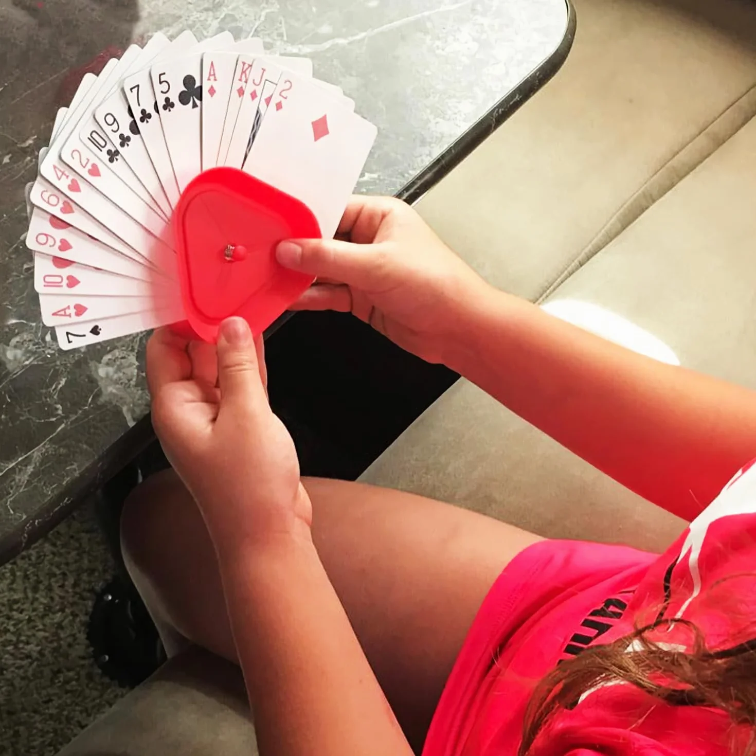 Soporte para Cartas de Juego de 4 Piezas, Soporte para Tarjetas de Juego para niños, Soporte para Juegos de Cartas de pie en Forma de triángulo, Compatible con Diferentes tamaños de Cartas