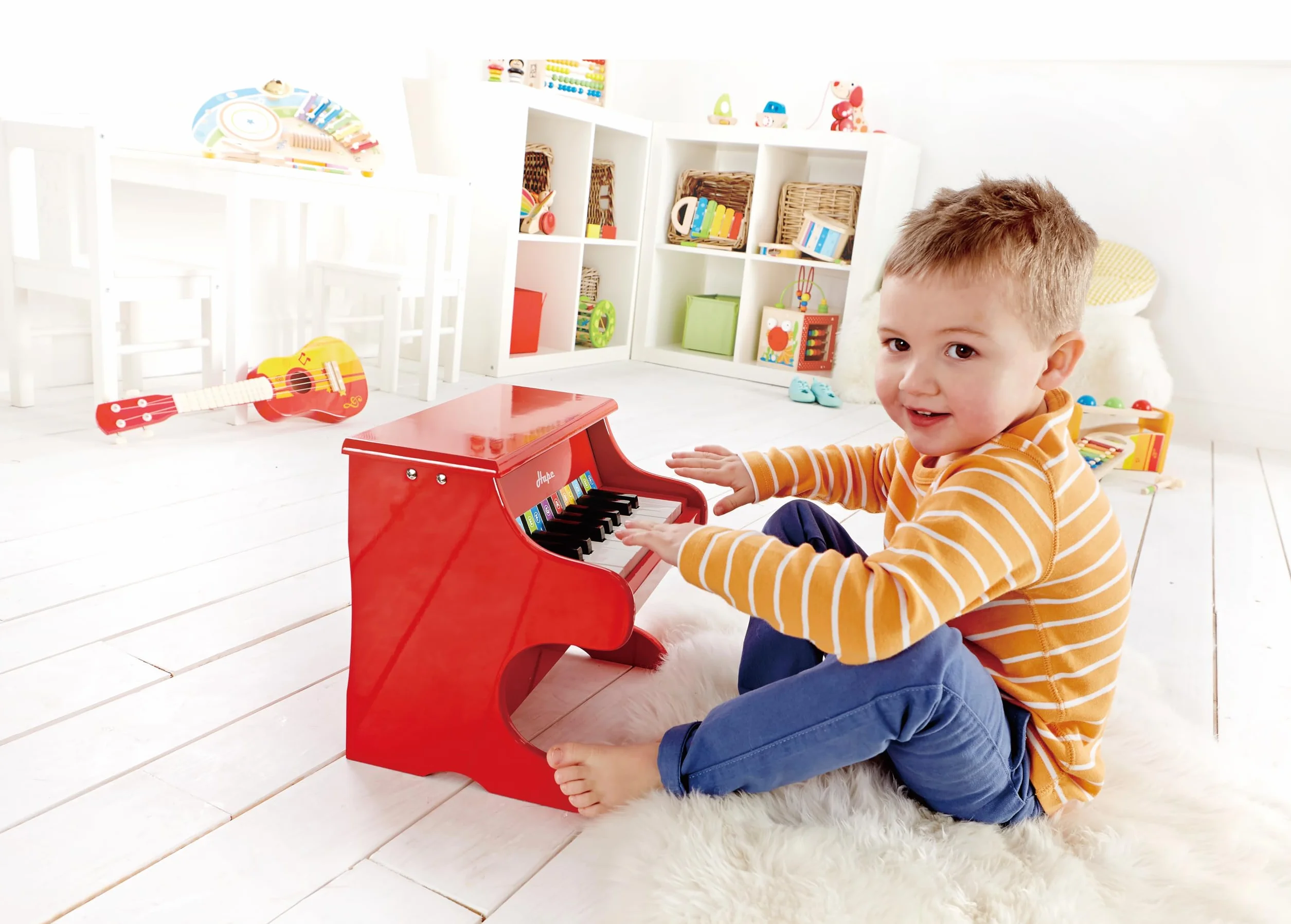 Hape Mini Piano, Mini Instrumento Musical de Madera de Juguete con 18 Teclas, Rojo
