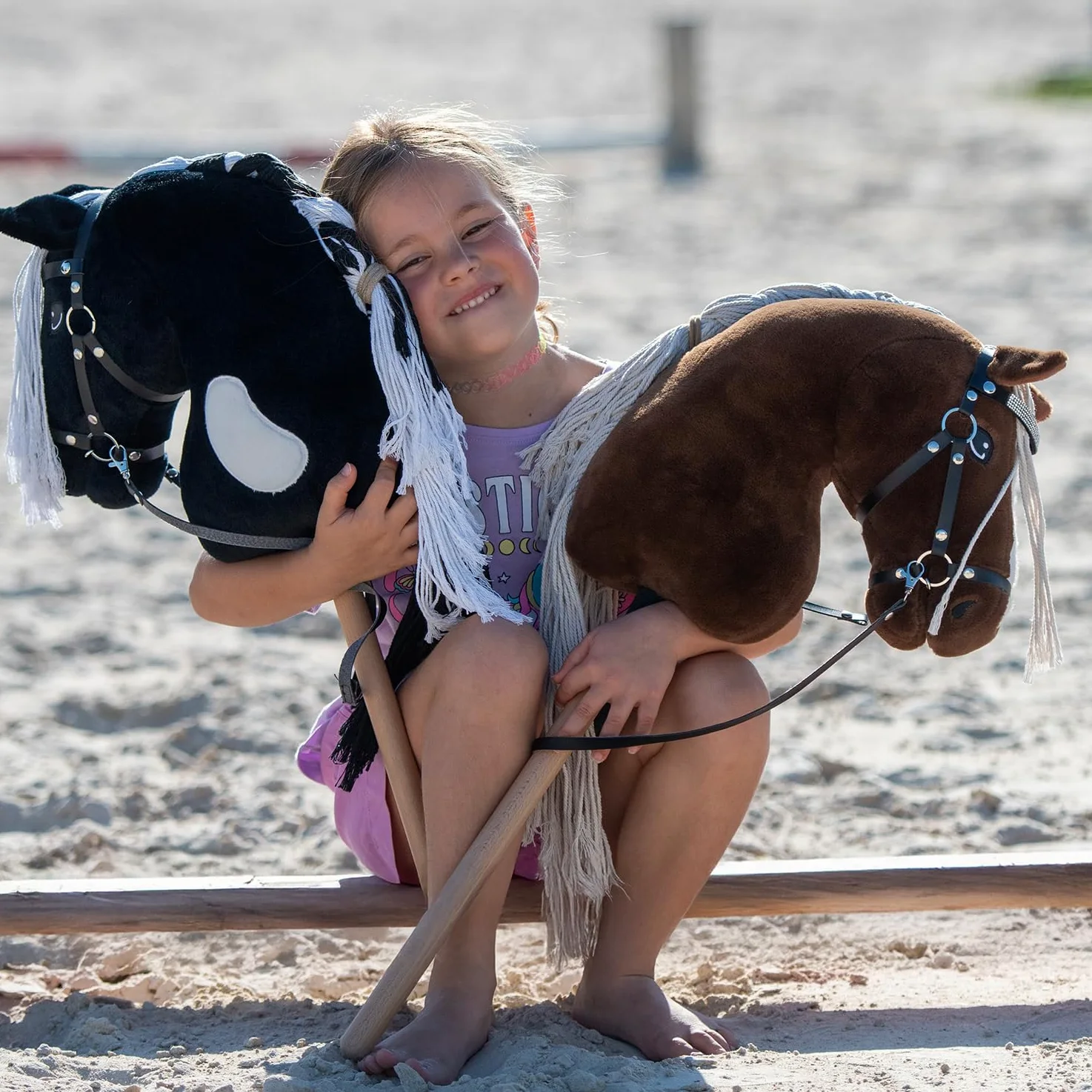 Hobby Horse A3 Sunny Dream - Caballo Alezan Oscuro con crins lavados - Red completa con frontal brillante - Flot Satén Blanco y Marrón Oferta - Juguete ecuestre para niños y adolescentes