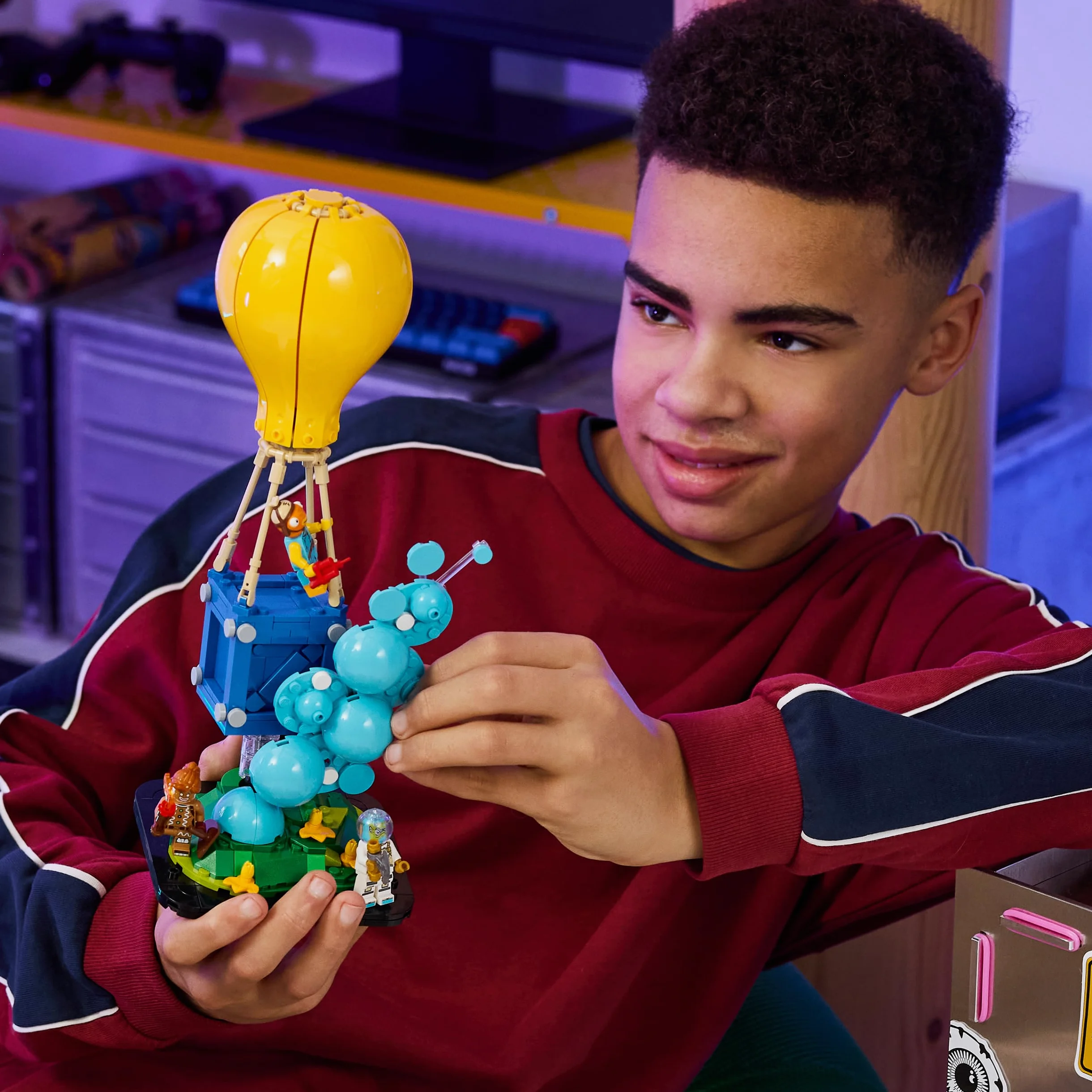 LEGO Fortnite Entrega de Suministros de Juguete – Minifiguras de Palito de Pescado, Leviatán y Artillera de Jengibre con Accesorios – Decoración Gamer – Regalo para Niños y NIñas de 10+ Años – 77080