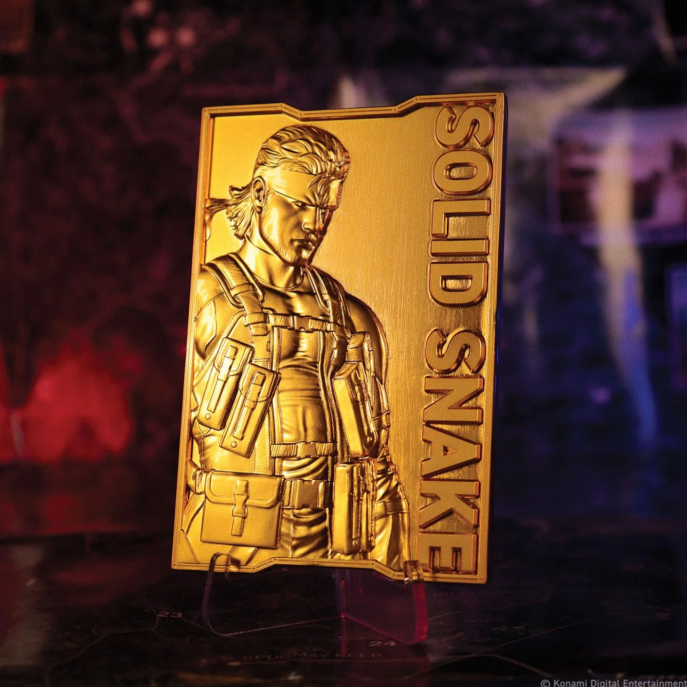 FaNaTtik Metal Gear Solid 2 - Lingote de serpiente sólido chapado en oro de 24 quilates, con licencia oficial y edición limitada coleccionable (2.001 en todo el mundo) con numeración individual