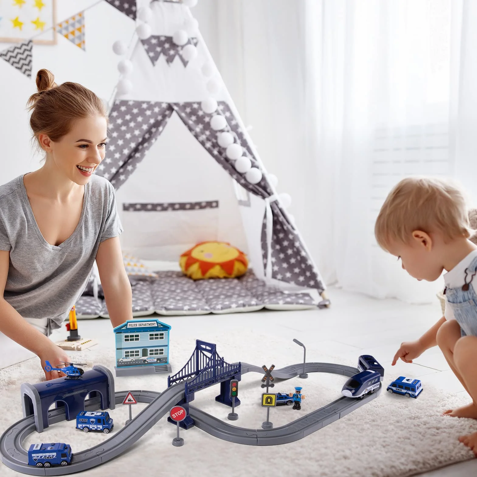 Wdmiya Ferrocarril eléctrico para niños 3 4 5 6 7 8 años, sistema de carril flexible con 66 piezas, vehículos de construcción y nave espacial, juego de carreras creativo para niños y niñas (66