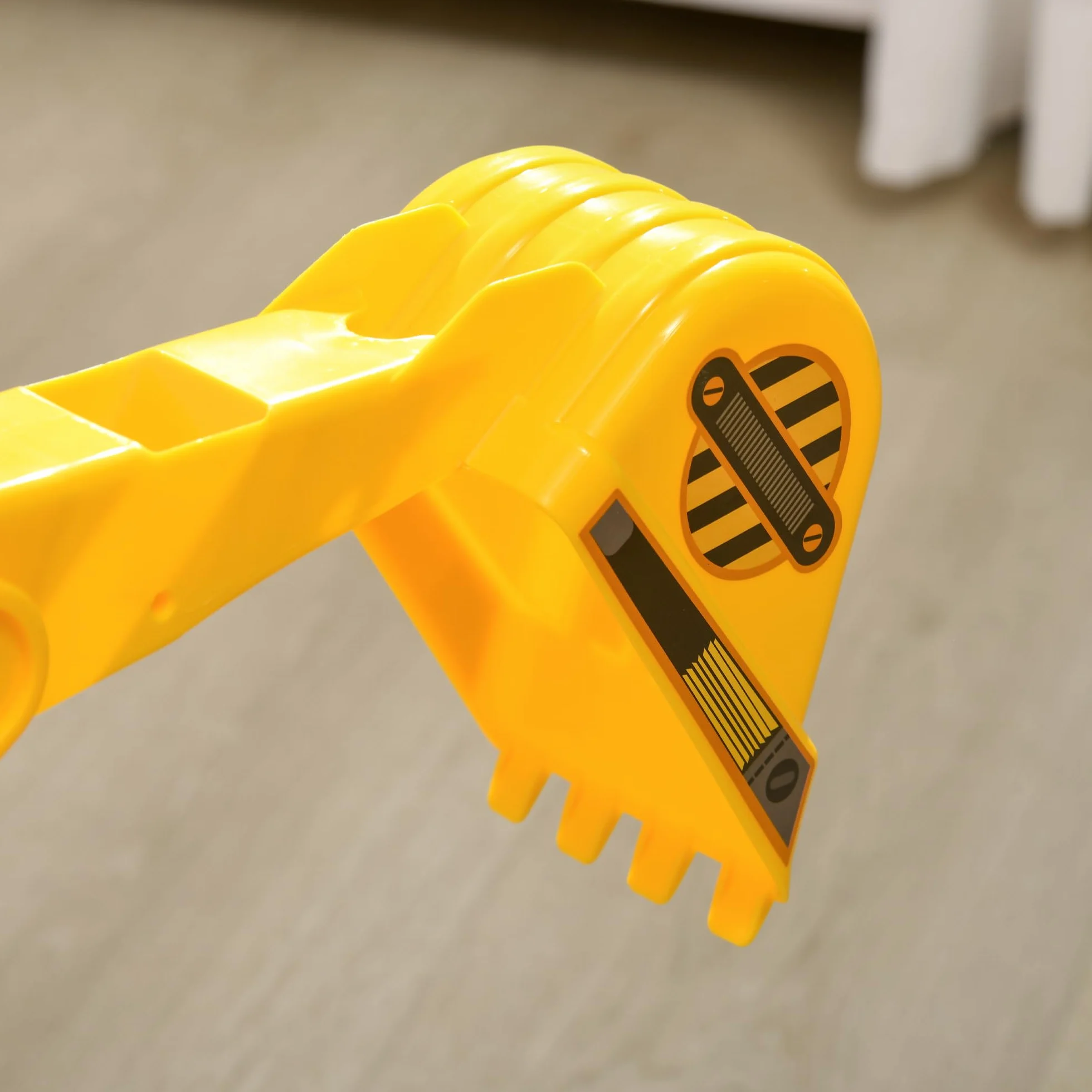 HOMCOM Excavadora sin Pedales para Niños de 18-48 Meses Excavadora Correpasillos Camión de Construcción con Asiento de Almacenamiento Pala Delantera y Bocina Carga 30 kg 78x24x58,5 cm Amarillo