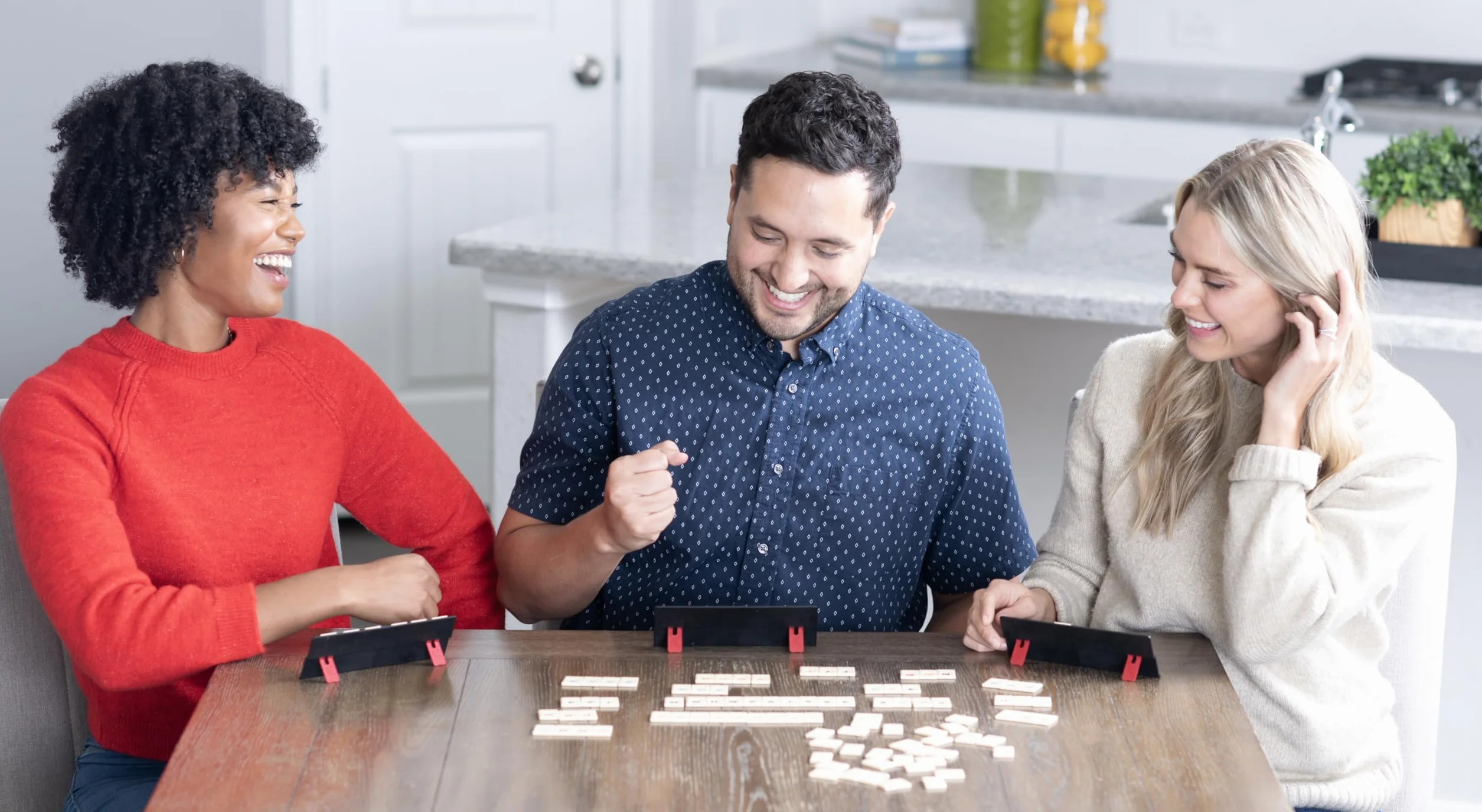 RUMMIKUB - Compact Travel Edition - Juego de Mesa de Viaje para Niños y Adultos - A Partir de 6 Años - Incluye Bolsa de Transporte - Versión Portátil - de 2 a 4 Jugadores