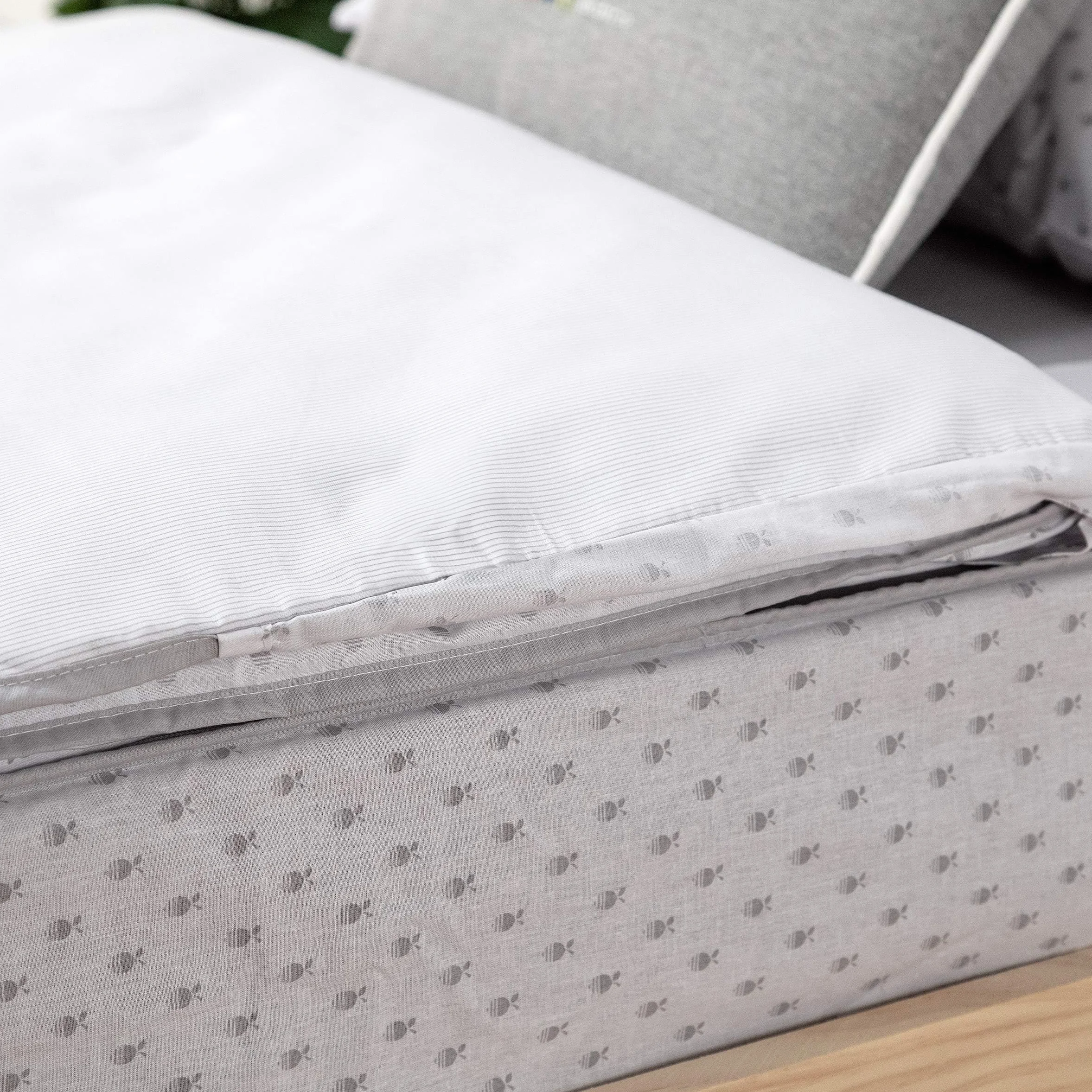 Saco Nórdico Junior 128 Manterol | Saco Cama Infantil con Cremallera Doble Carro | Diseño Peces Divertido | Funda de Almohada Reversible | Cama 90 cm | C12 Fondo Blanco y Peces Gris