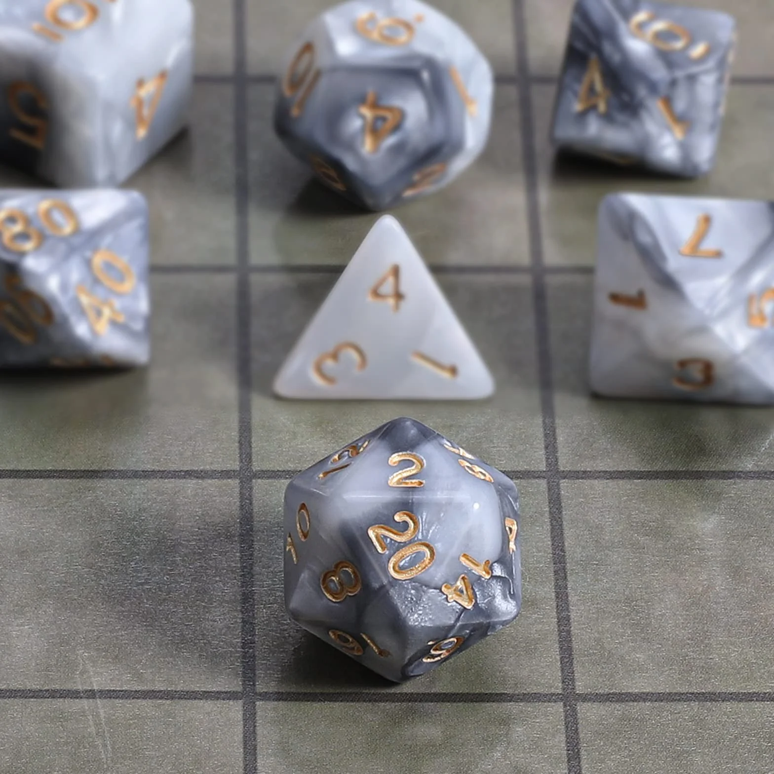 QMAY DND - Juego de dados poliédricos de 7 piezas para Dungeon and Dragons MTG RPG D&D D20, D12, D10, D%, D8, D6, D4 (gris mezclado blanco)