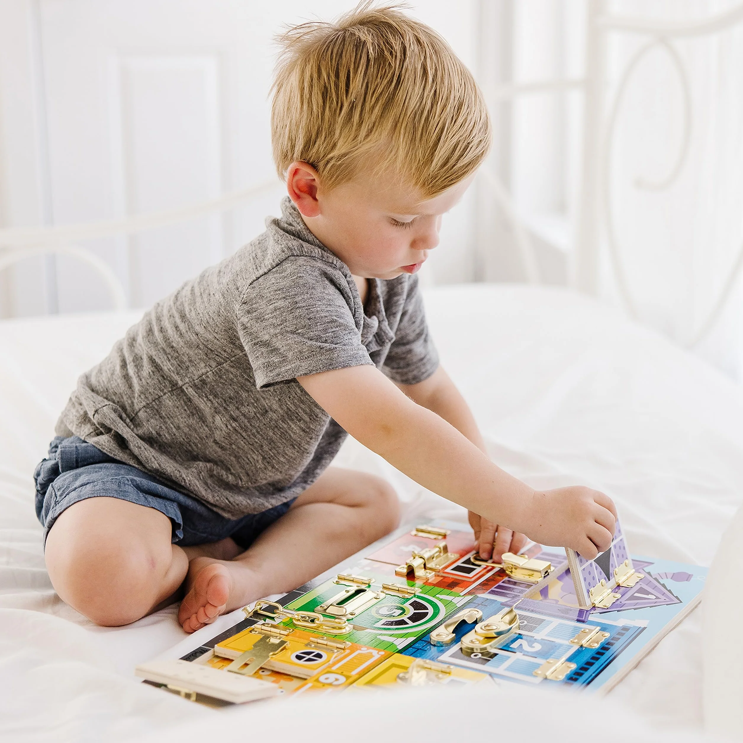 Melissa & Doug | Tablero De Pestillos | Juguetes de desarollo | 3+ Years