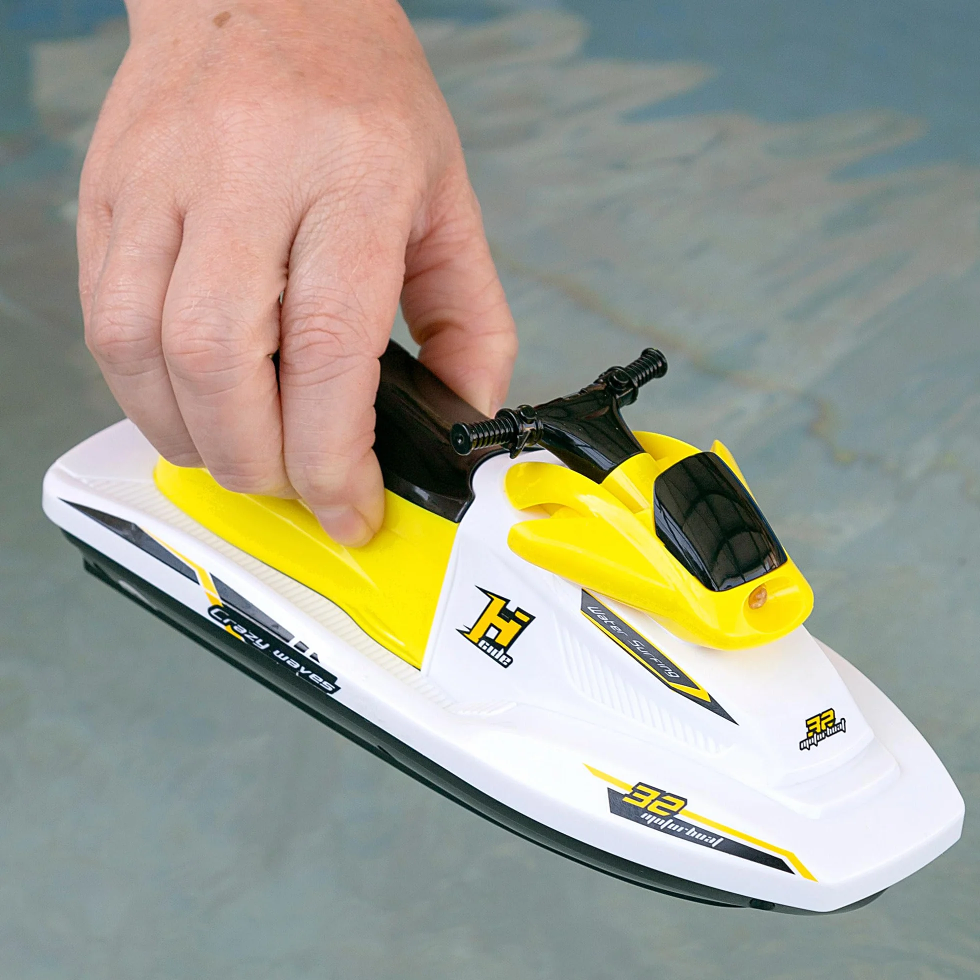 ColorBaby 49987 Motor Boat Moto de Agua teledirigida, Escala 1:47, Contiene 2 Piezas, batería incluida, Barcos teledirigidos, Moto de Agua RC, radiocontrol, Juguetes para niños