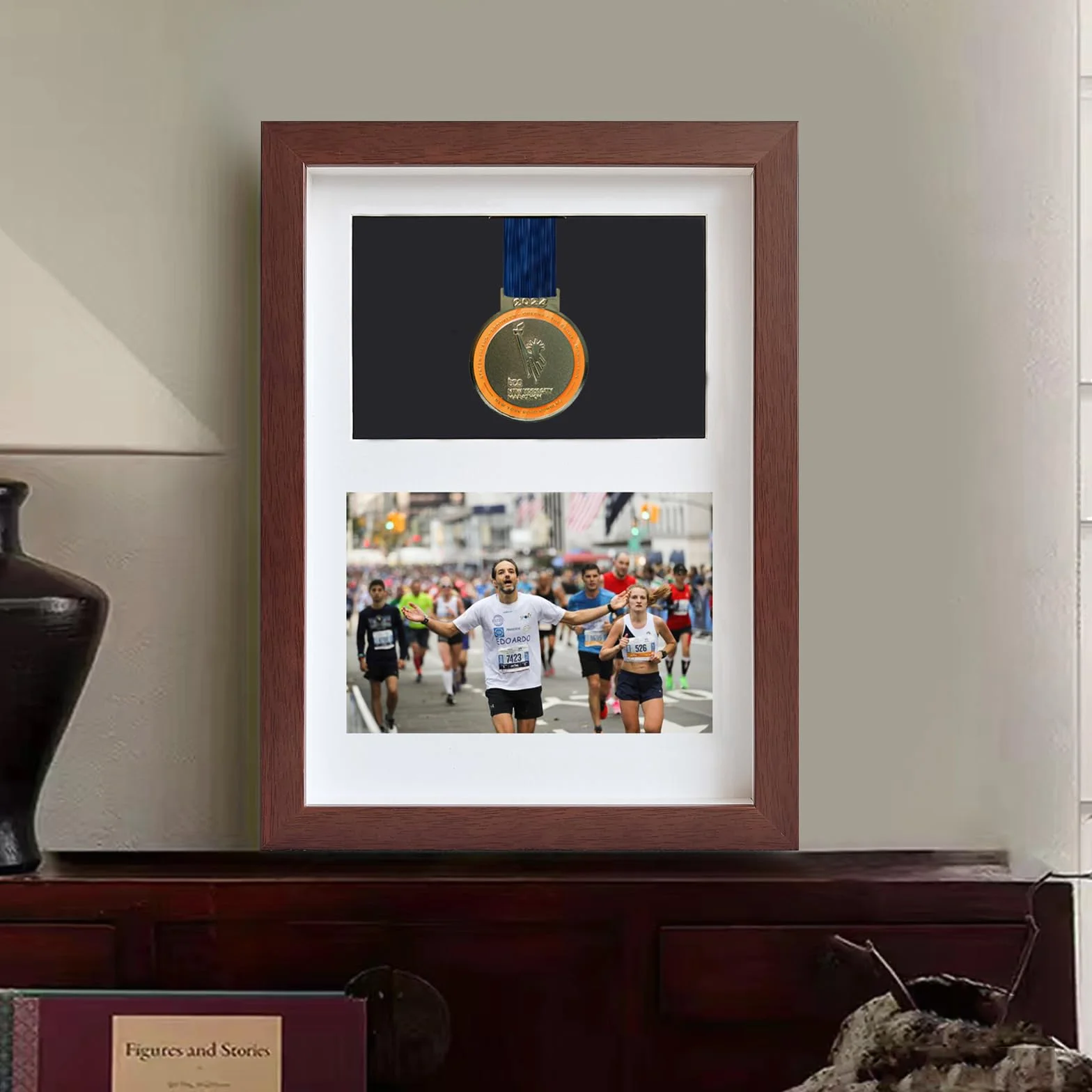 Marco para exhibir medallas, medalla deportiva Caja 3D Marco de fotos, marco negro y color nogal profundo para marco profundo 3D para mostrar medallas de guerra/militar/deportivo (1 medalla + 1 foto)