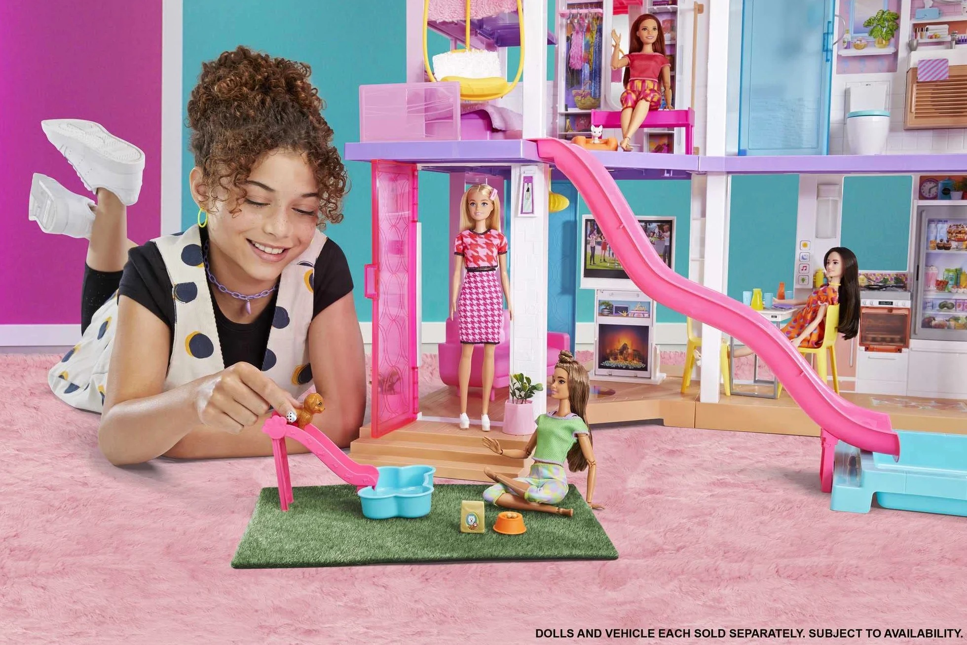 Barbie Casa de Muñecas Dreamhouse - con Piscina, Tobogán y Ascensor - Luces y Sonido - 75+ Piezas - 104 x 109 cm - Regalo para Niños de 3-7 Años, GRG93