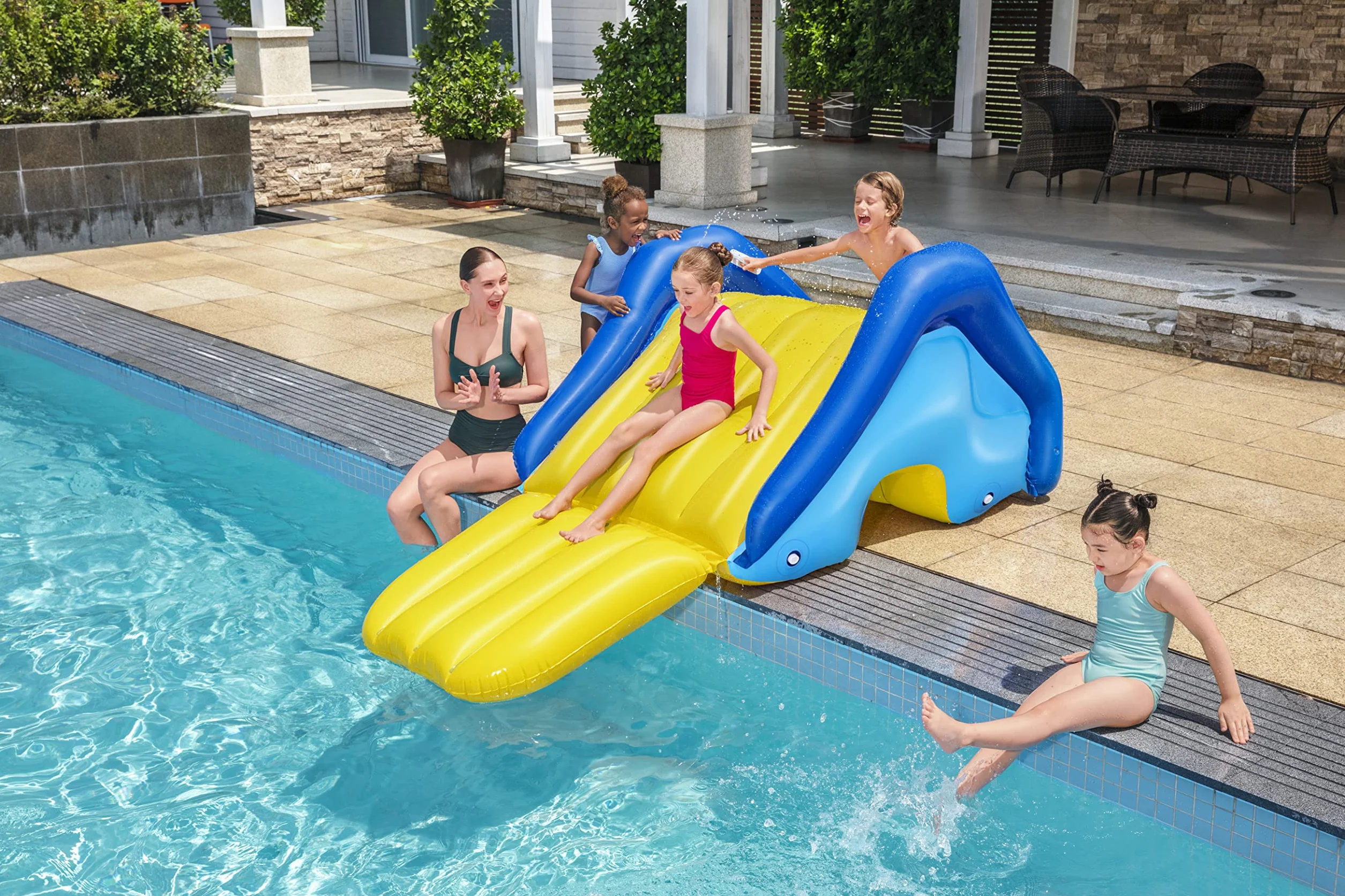 8'1" x 49" x 39"/2.47m x 1.24m x 1.00m Giant Pool Water Slide