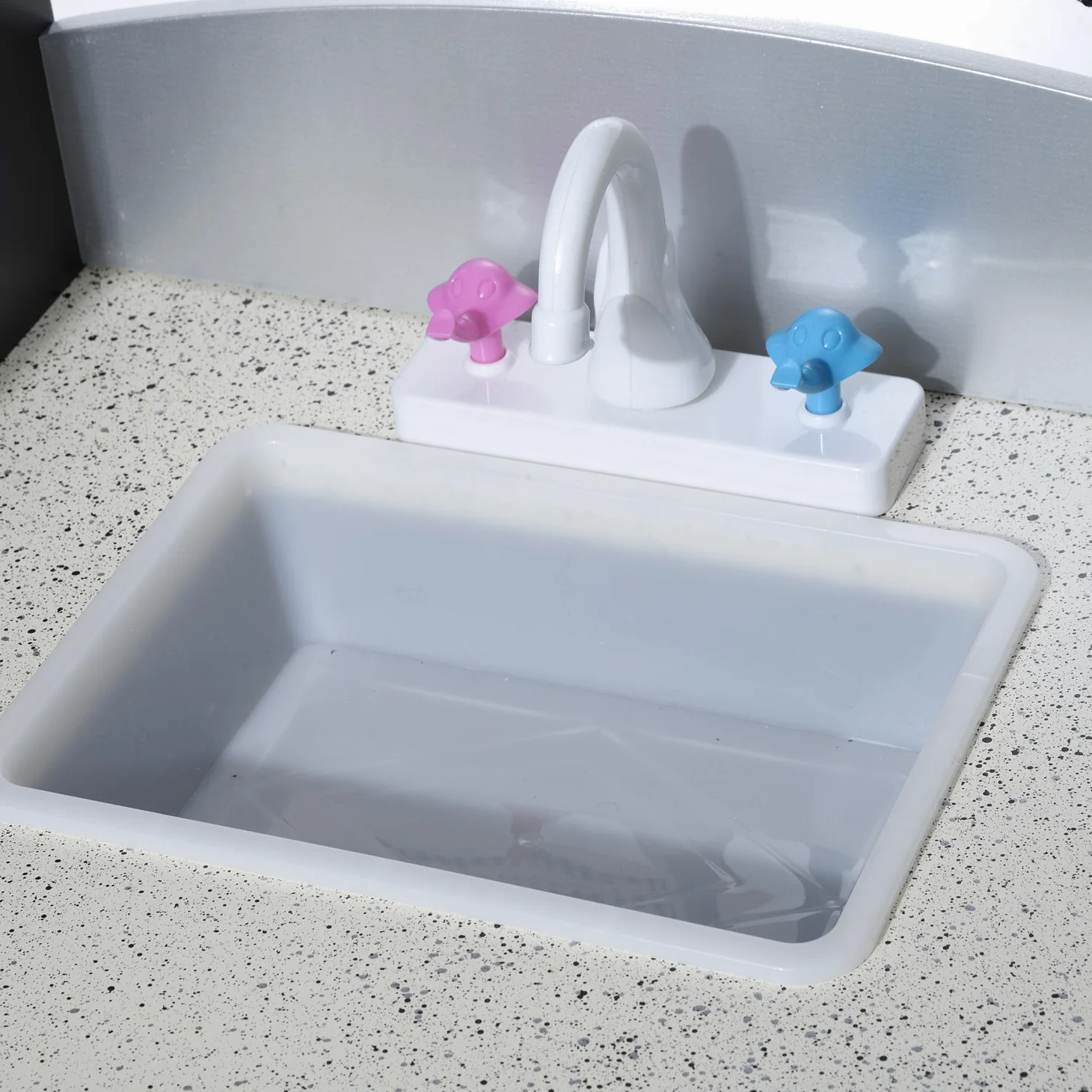 HOMCOM Conina de Juguete con Accesorios 105x31,5x95 cm Plata/Marrón Oscuro | Madera Grande, Niños +3 Años, Cocina Infantil Juguete, Encimera, Juego Imitación, Horno, Microondas, Fregadero