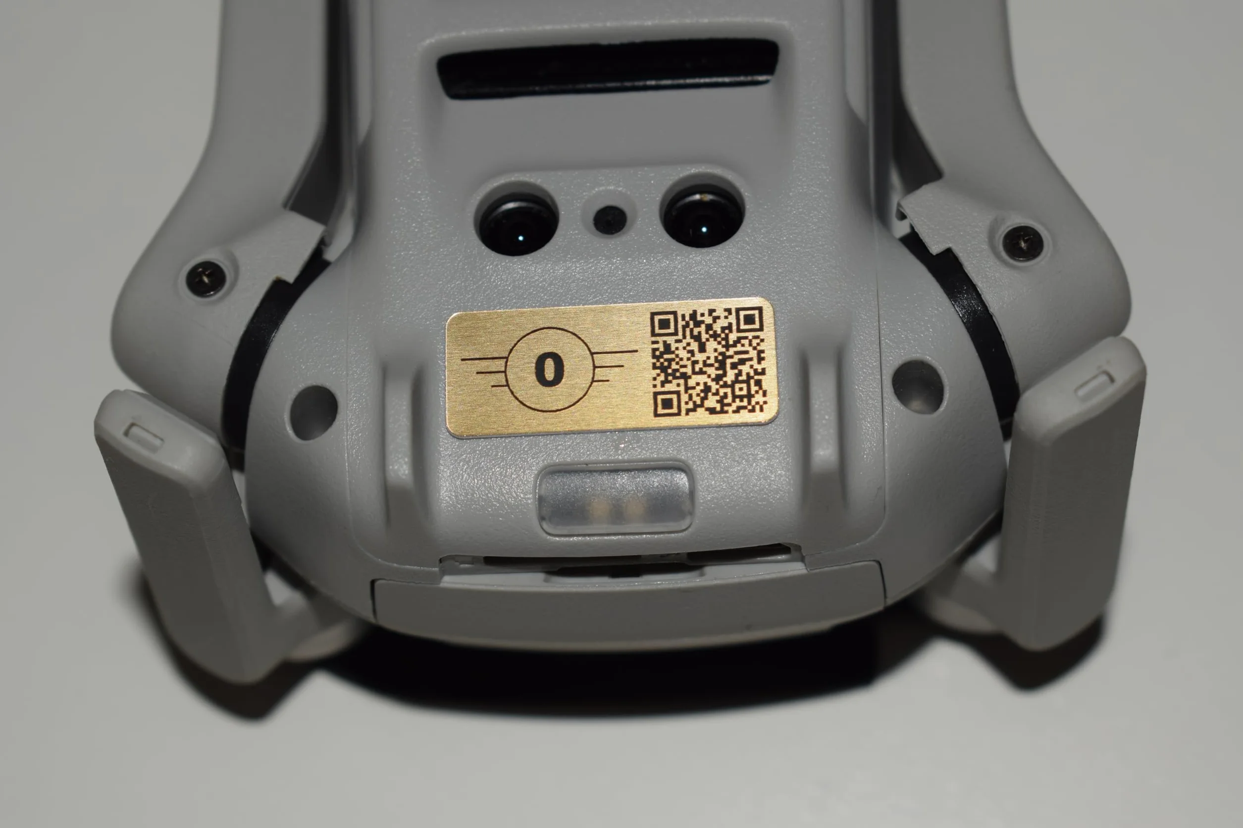 ● Pack 1 Uds. ● Placa Identificativa para Drones ● Placas para Dron CUMPLEN requisitos normativa EASA ● Tamaño Personalizados para Todos los Modelos de drone (Marcado de Clase EASA)