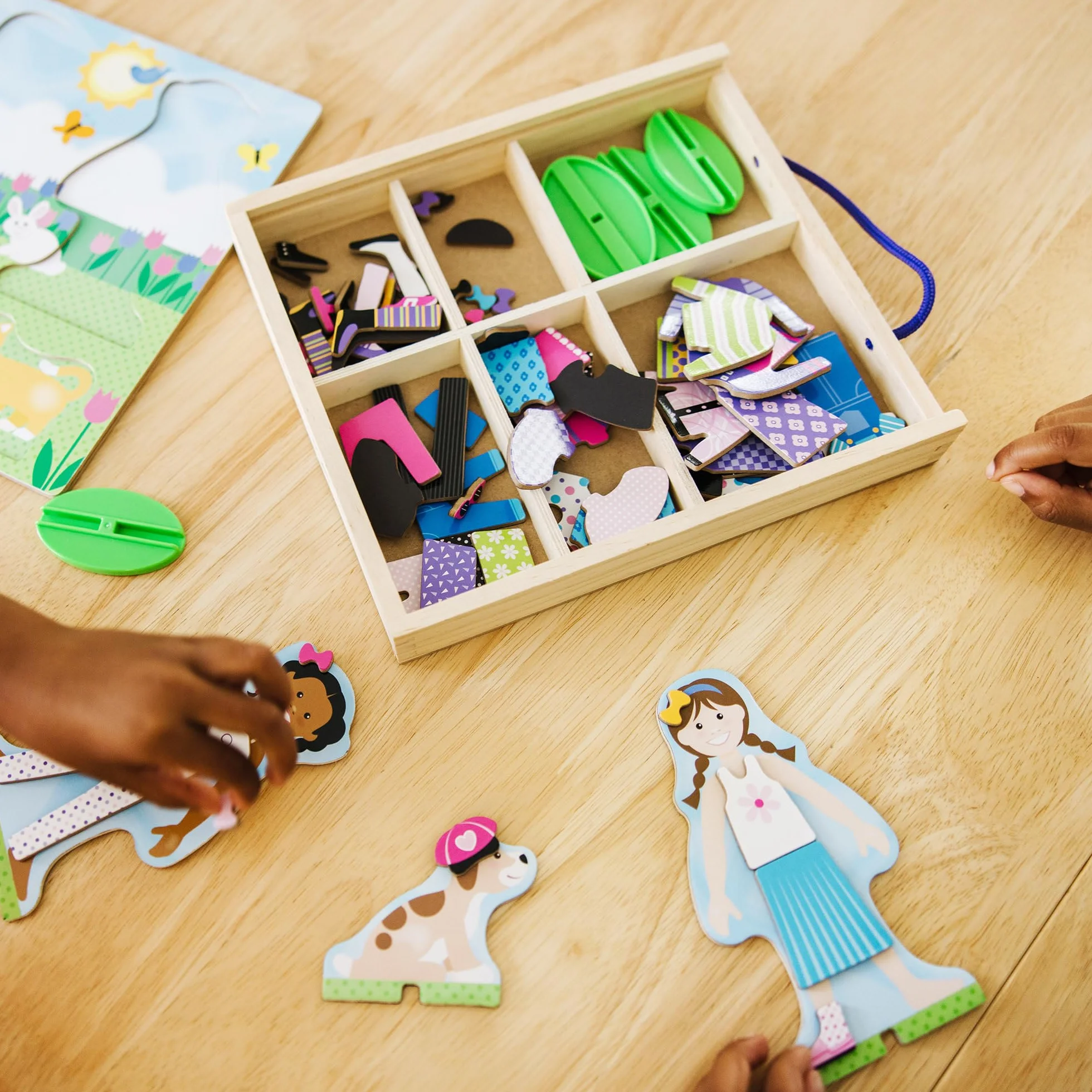 Melissa & Doug Juego de Disfraces magnéticos de Mejores Amigos para Vestir