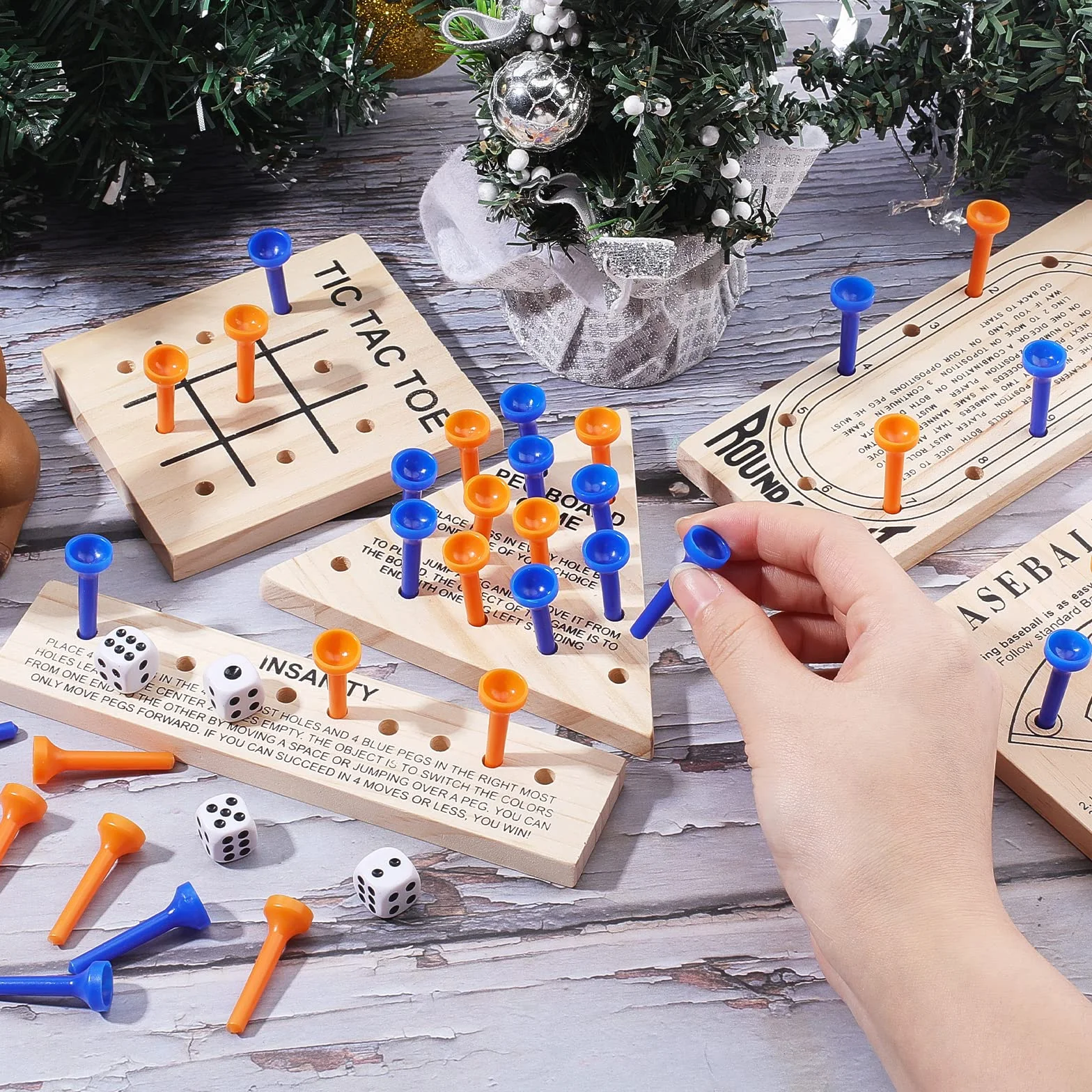 SUPERFINDINGS Tablero de Madera con 5 Estilo Piezas de Plástico Y Dados Cerebro
