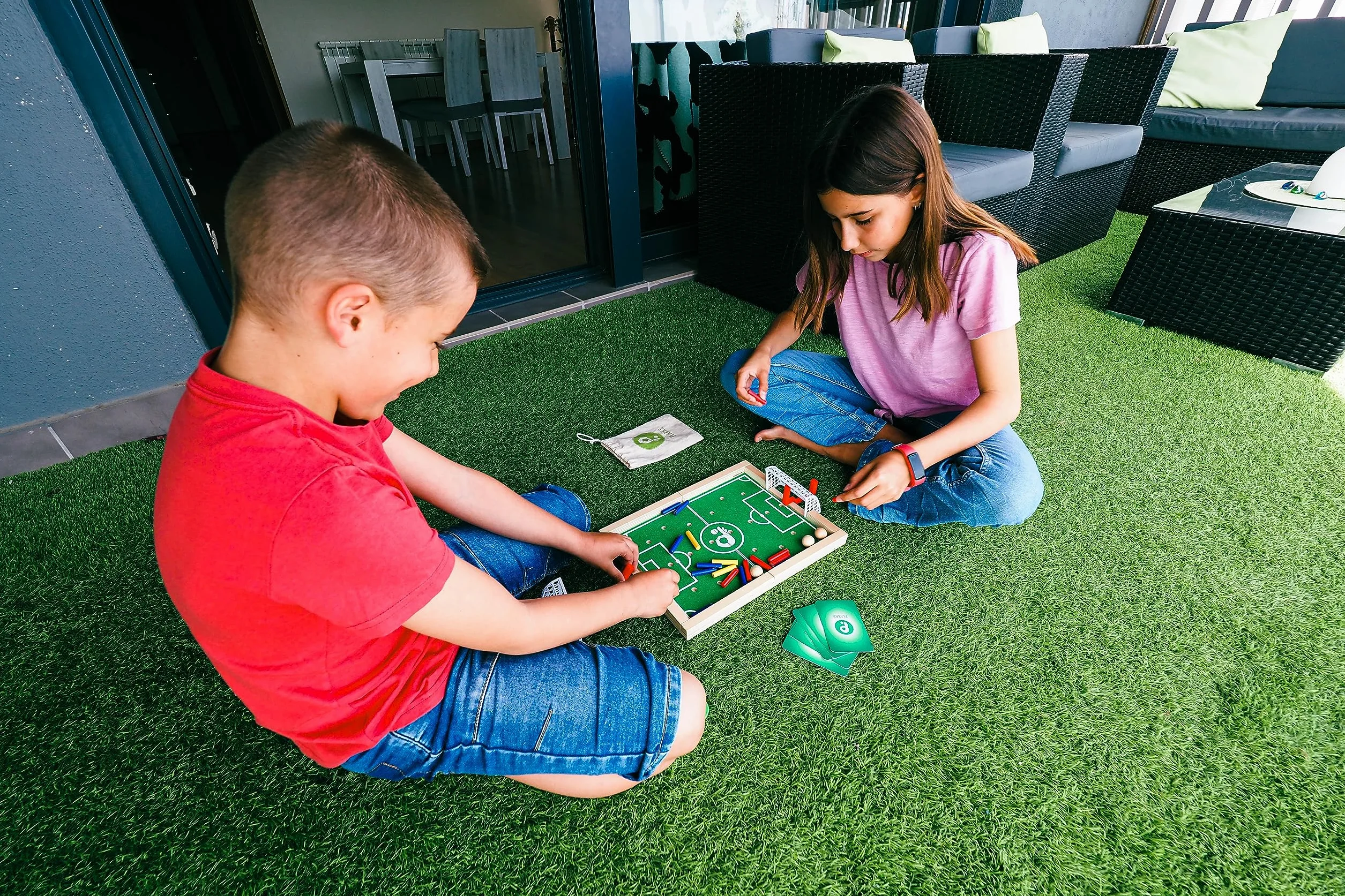 Mini PLAKKS | Juego de Futbol Niños | Futbolín de Madera para Partidas Rápidas y Estrategias Únicas | Regalo Niño | Muy Divertido y Entretenido | Portable de Viaje | De 5 a 99 Años | 2 a 4 Jugadores