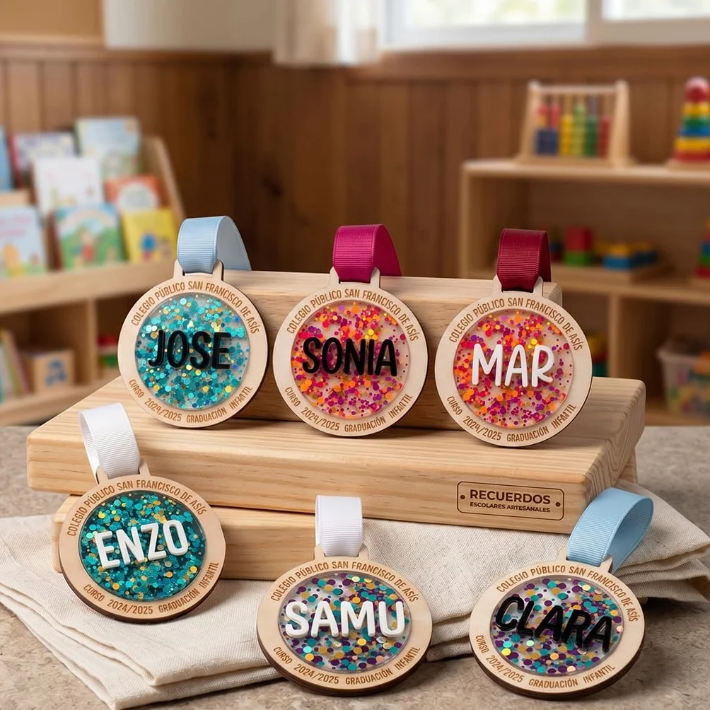 Pack Medallas Personalizada de Madera Natural y Metacrilato con Nombre, Regalo Original para Fin de Curso y Graduación