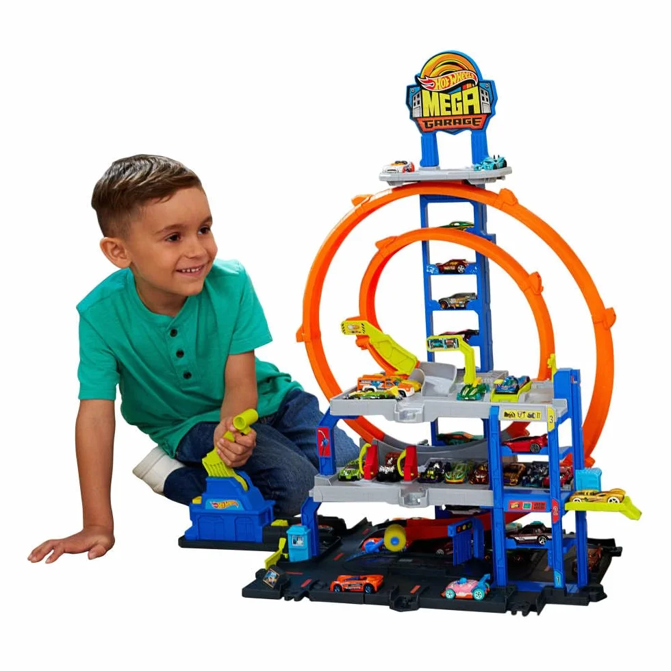 Hot Wheels Conjunto de Pista con helicóptero y Coche metálico, Tres Niveles de Juego, Dos loopings, Almacenamiento para 37 Coches a Escala 1:64 y adaptadores Speed Snap, JLC05