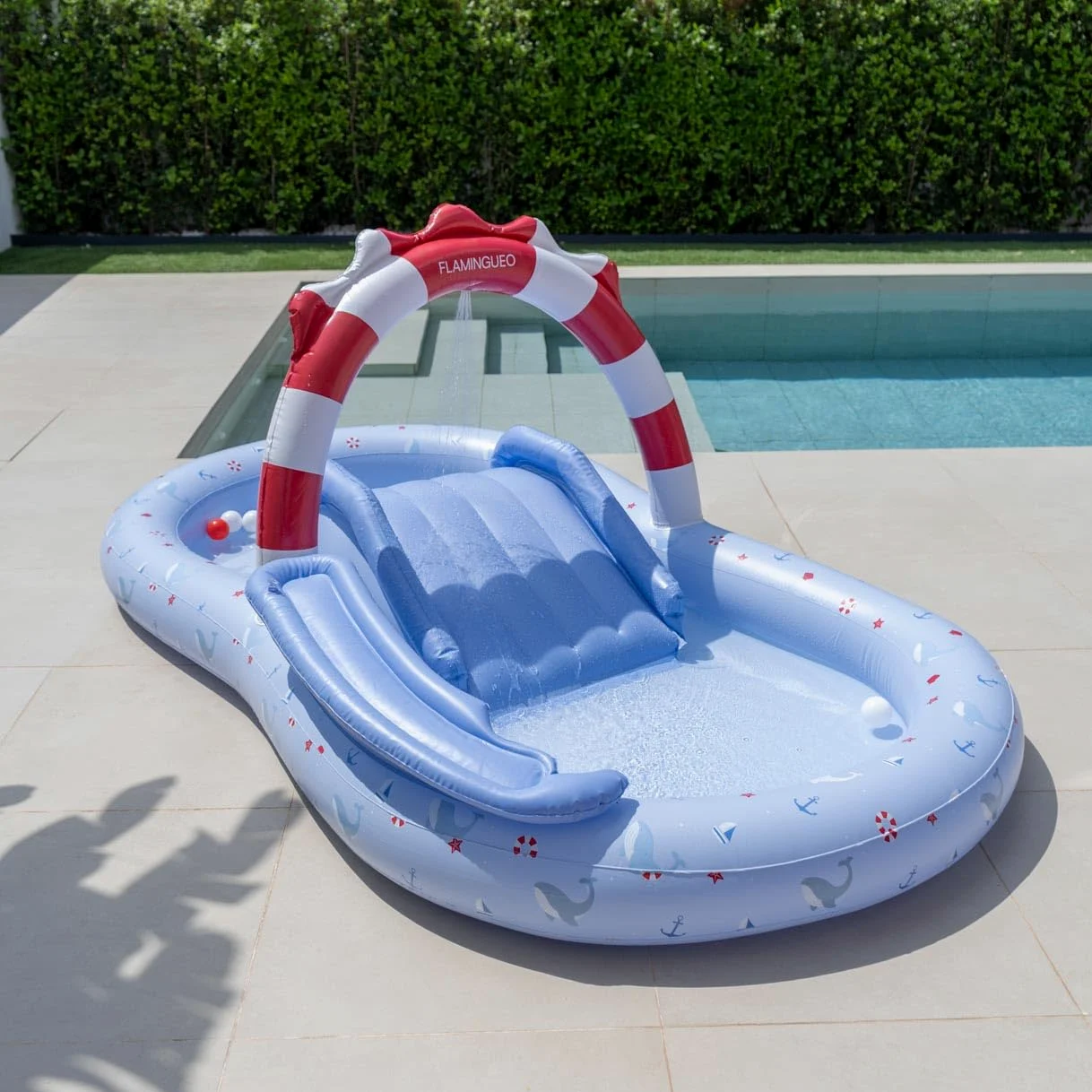Flamingueo Piscina Infantil Doble - con Aspersor - para Playa y Jardín - PVC Resistente - 6 Pelotas Incluidas - 245 x 140 x 100 cm - Azul