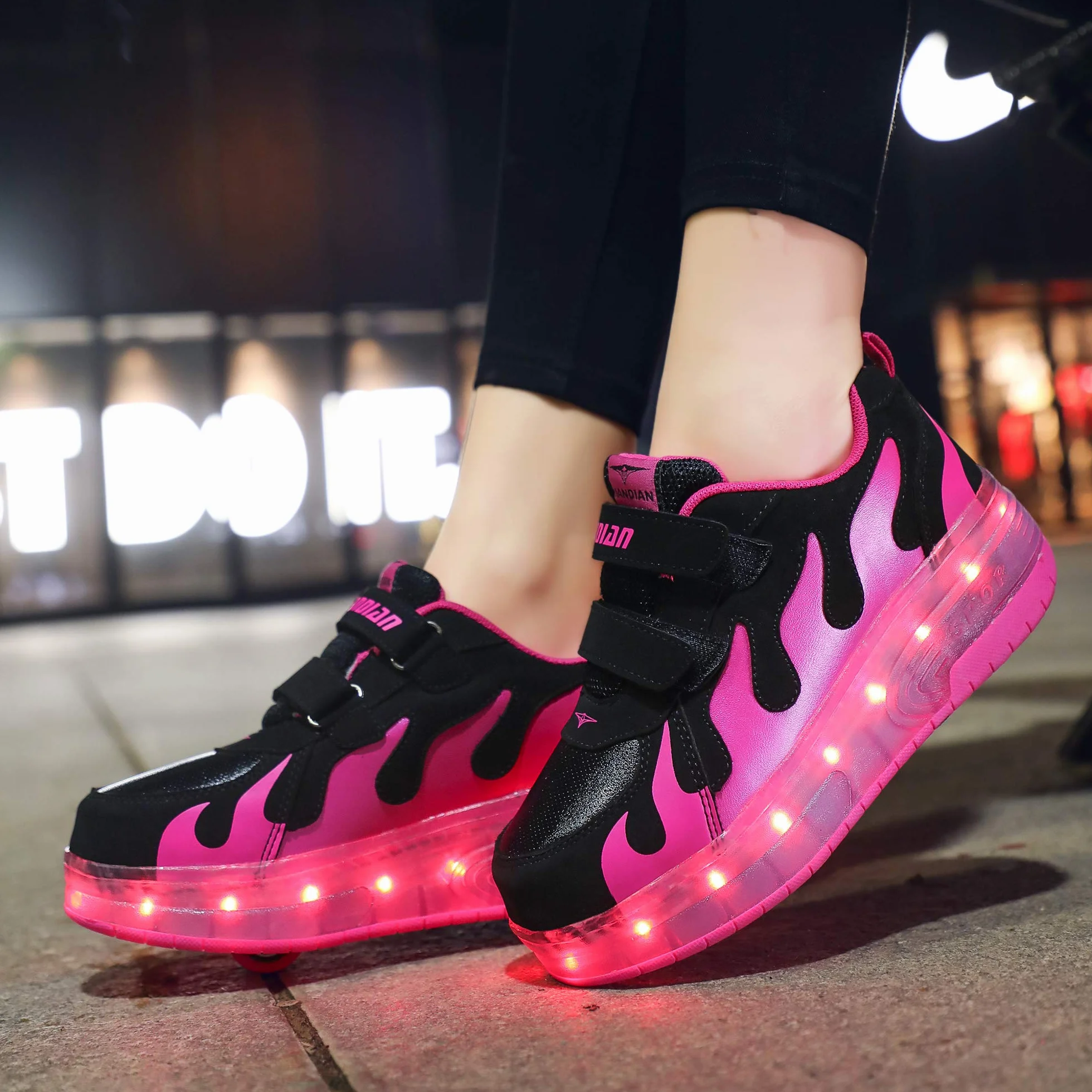 Axcer LED Skateboarding Zapatos con Ruedas Dobles para Niños Niña Calzado Deportes Exterior
