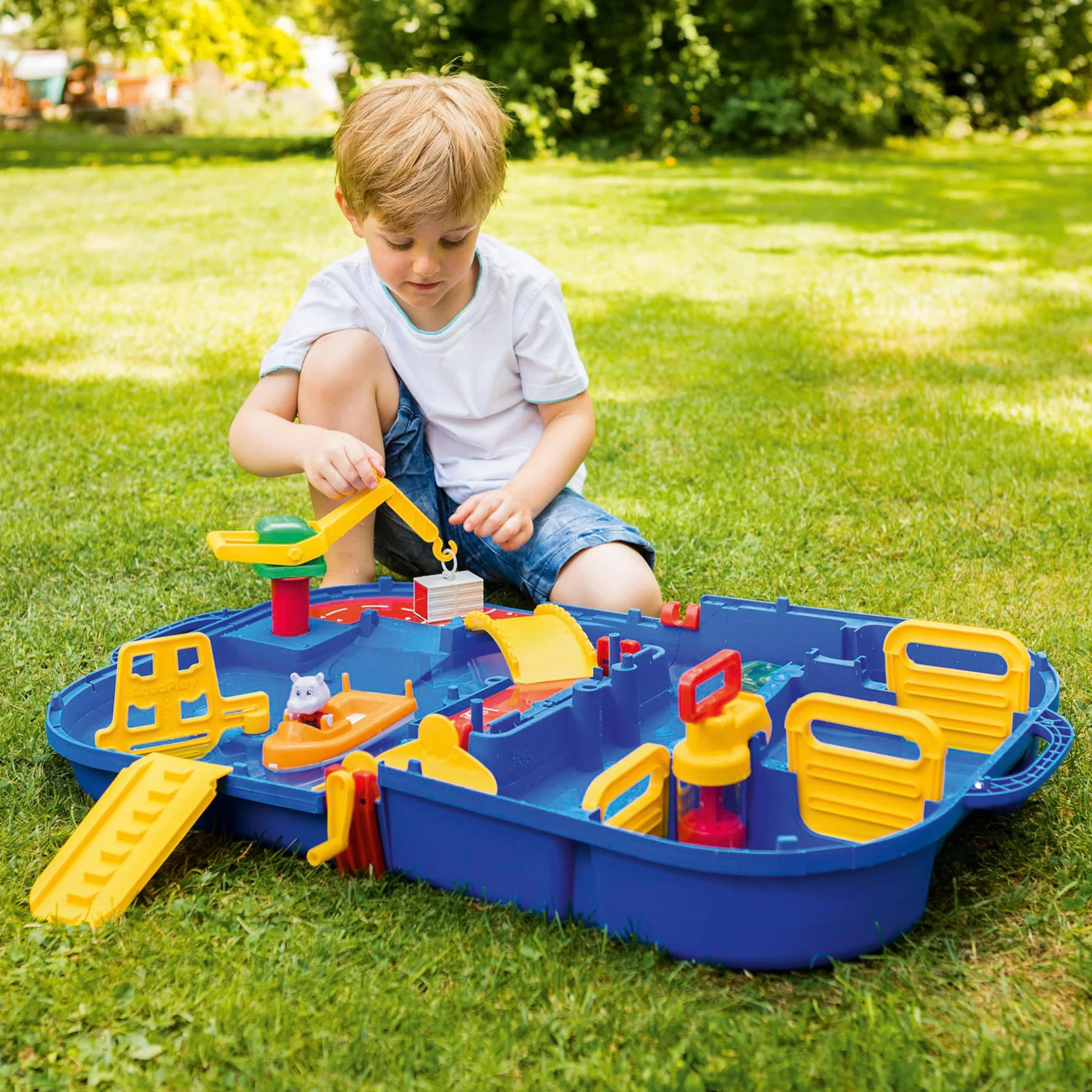 AquaPlay - LockBox - Waterway como maletín de Transporte con 27 Piezas, Juego Que Incluye 1 Hippo Wilma, Coche Anfibio y Bote contenedor, para niños a Partir de 3 años, 8700001516, Color Azul