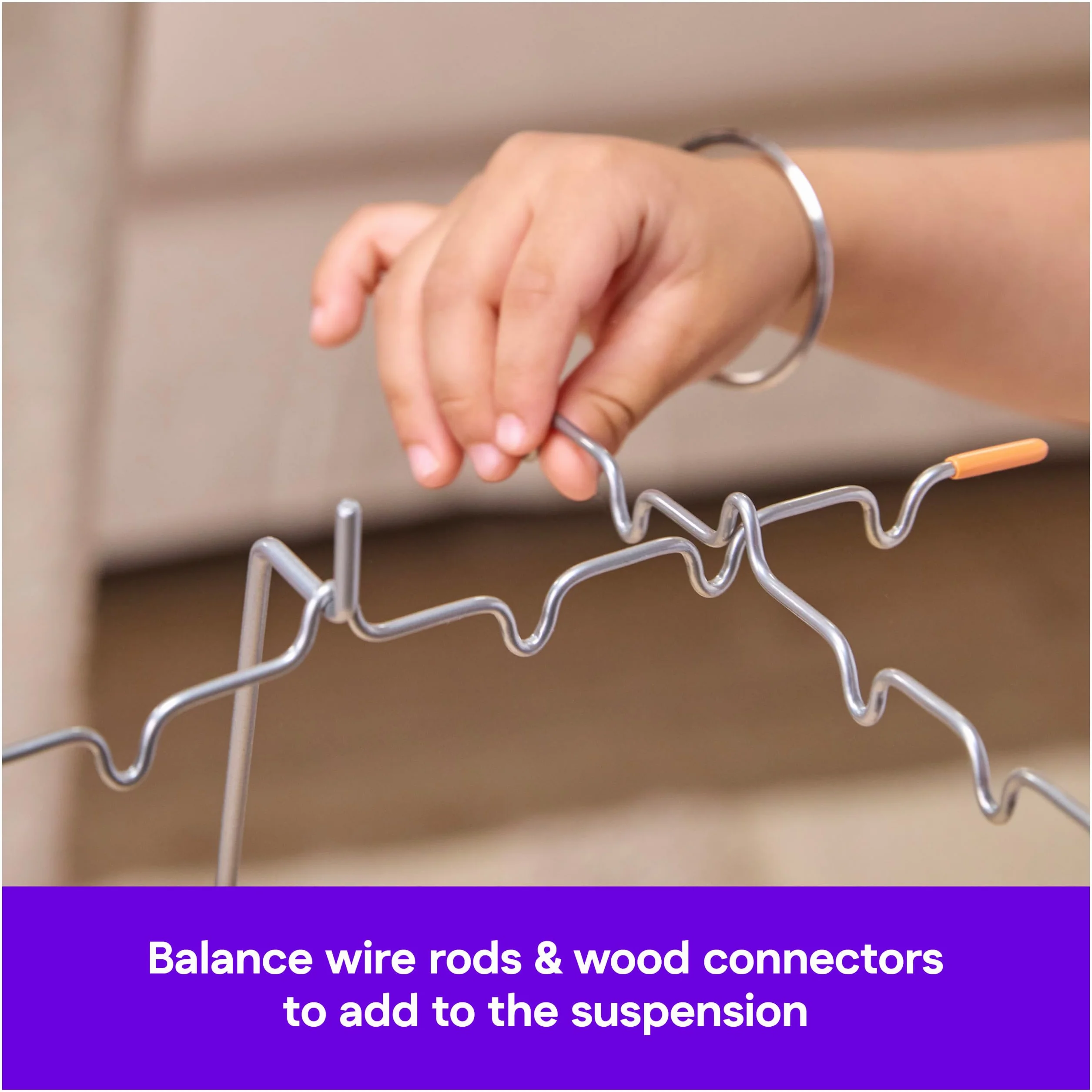 Spin Master Games, Suspend, un juego familiar de equilibrio de manos difíciles y constantes, actividad divertida para niños, adultos y noche de juego familiar, juguete de aprendizaje, 1-4 jugadores