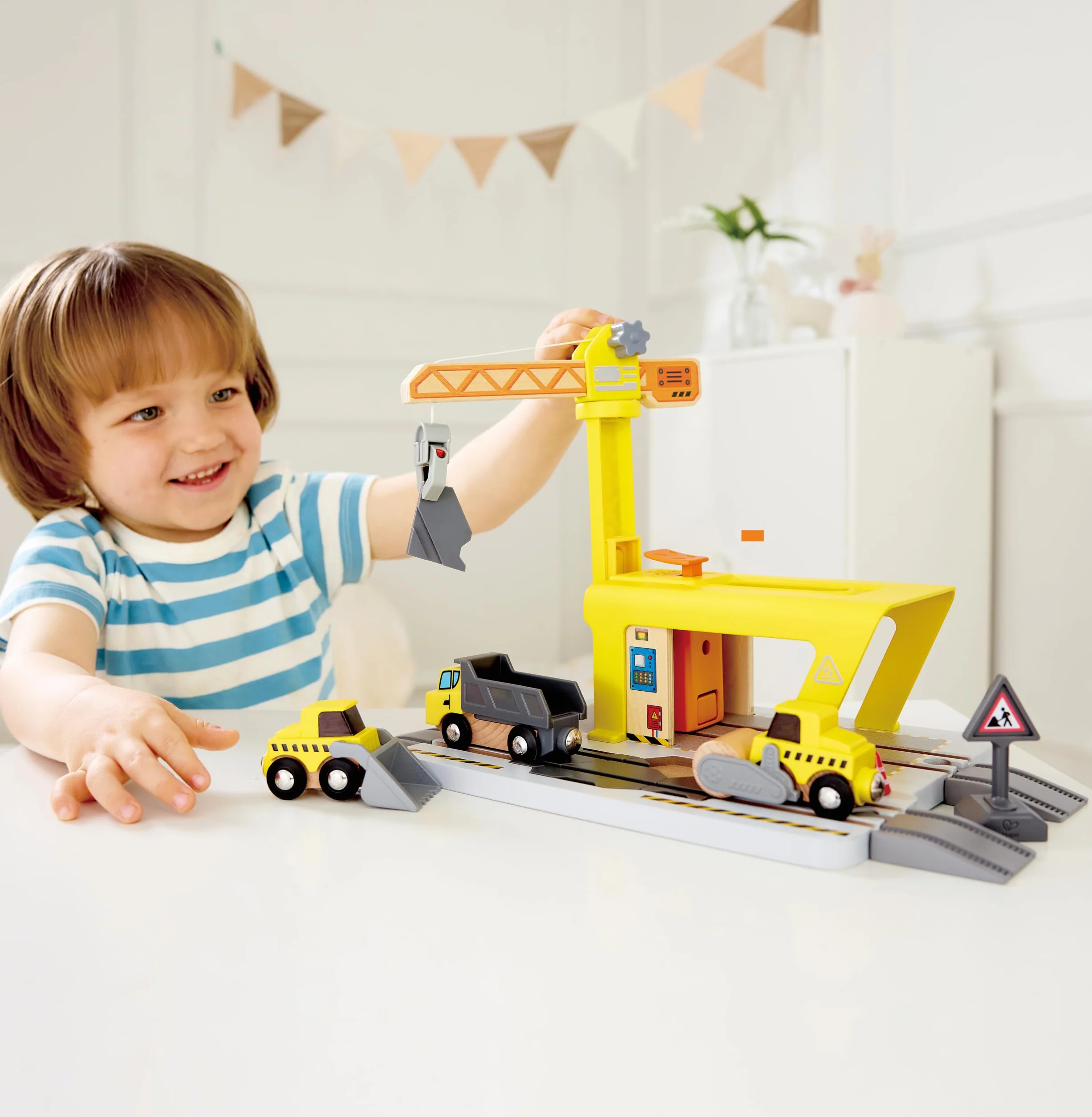 Grúa de construcción Hape para niños|Set Ampliable para Juego Creativo